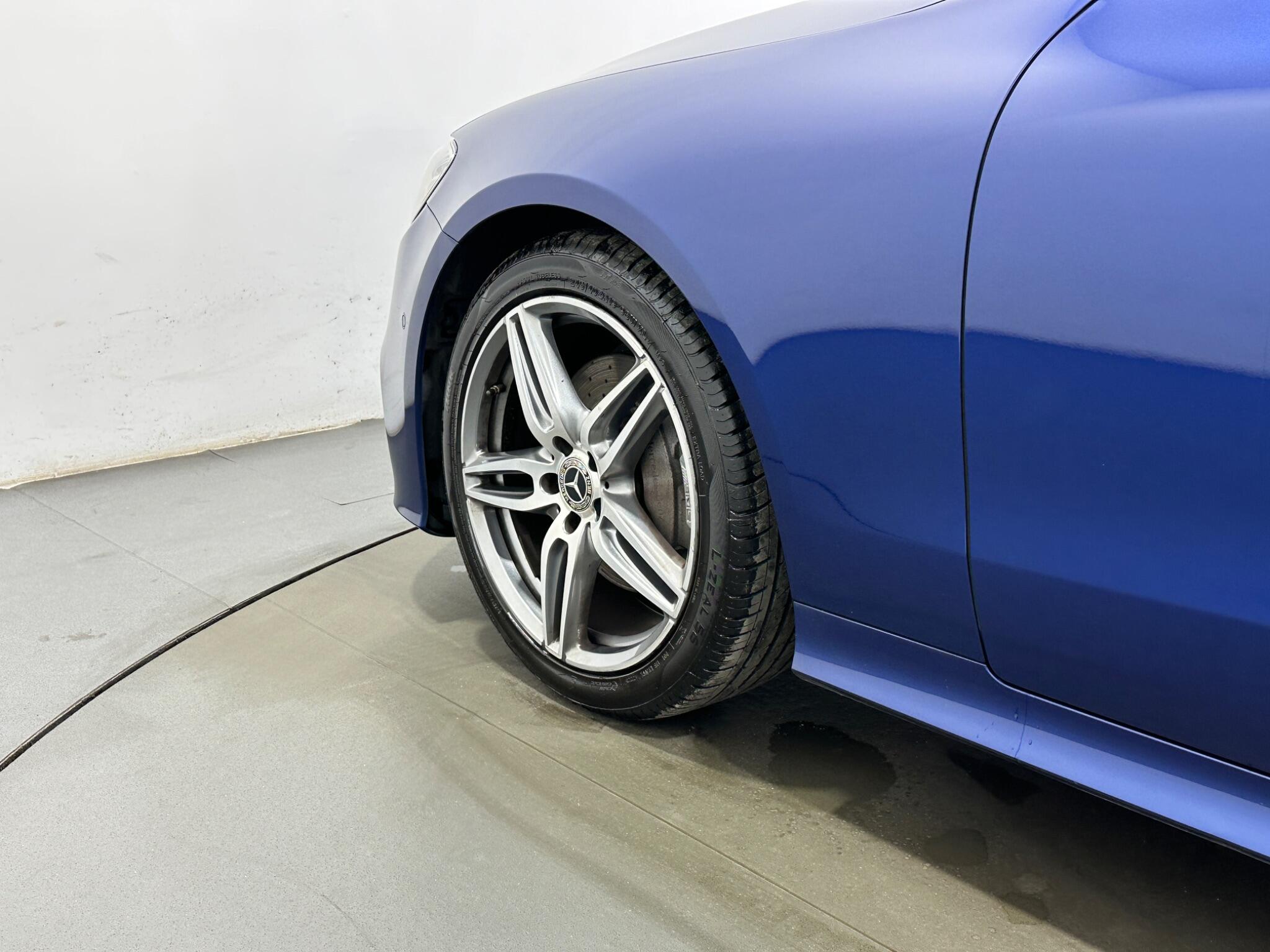 Mercedes-Benz E-Class view 47