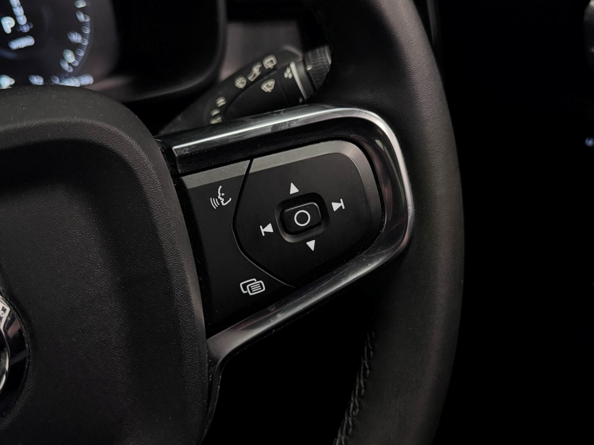 Volvo XC40 view 16