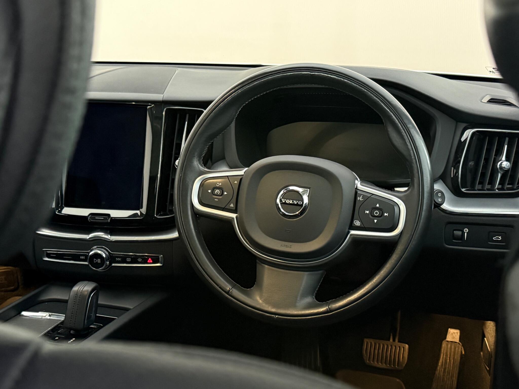 Volvo XC60 view 14