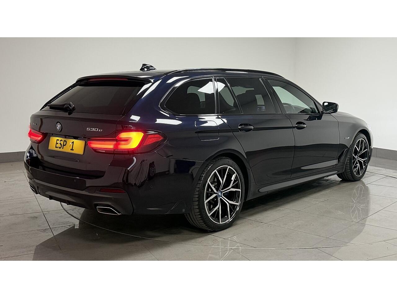 BMW 5 Series view 9