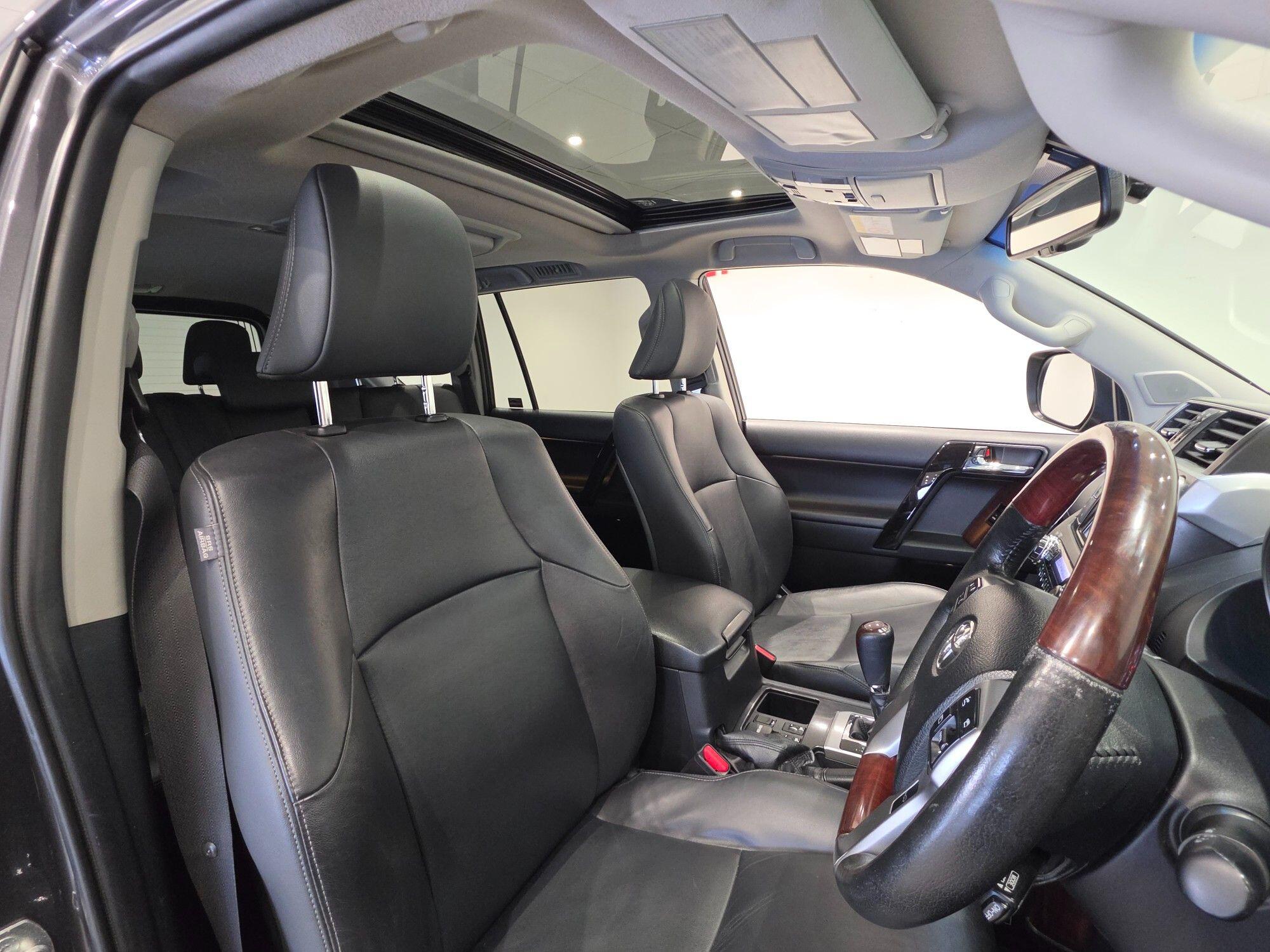 Toyota Land Cruiser view 110
