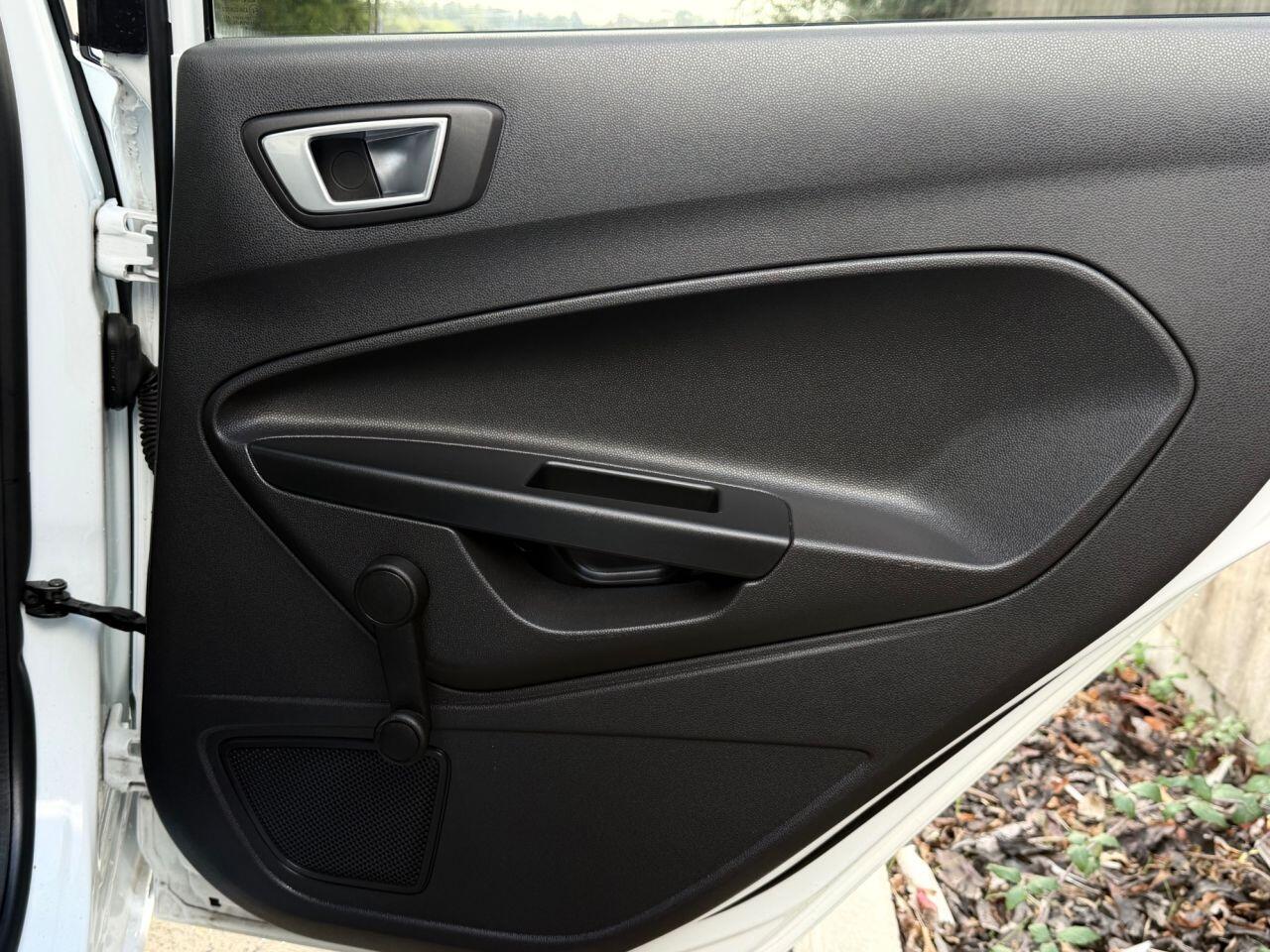 Ford Fiesta view 14
