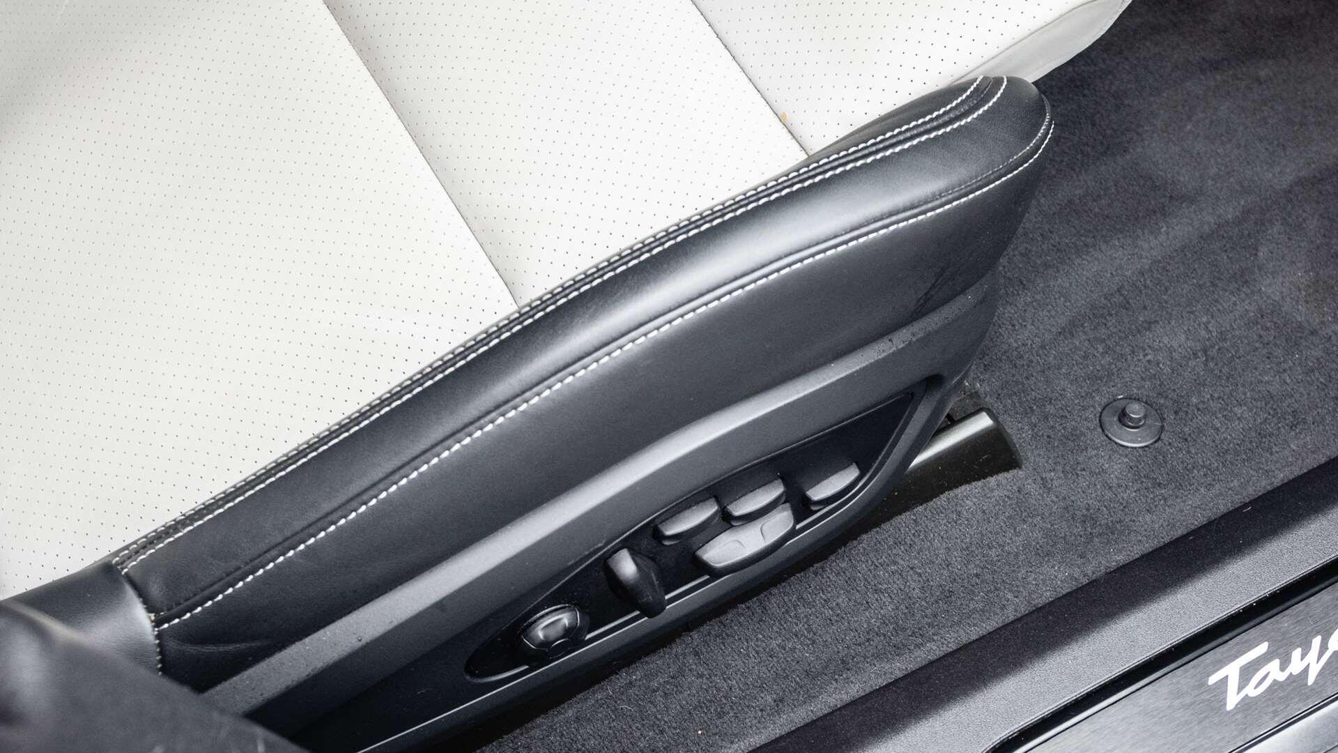 Porsche Taycan view 33