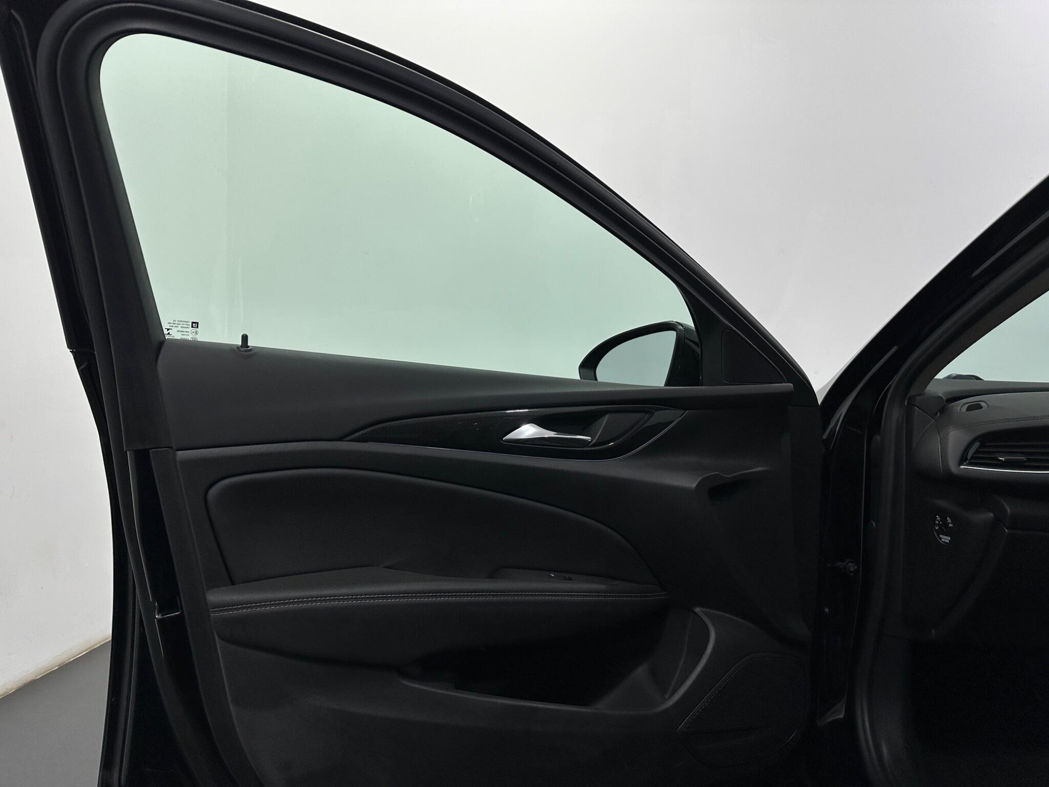 Vauxhall Insignia view 35