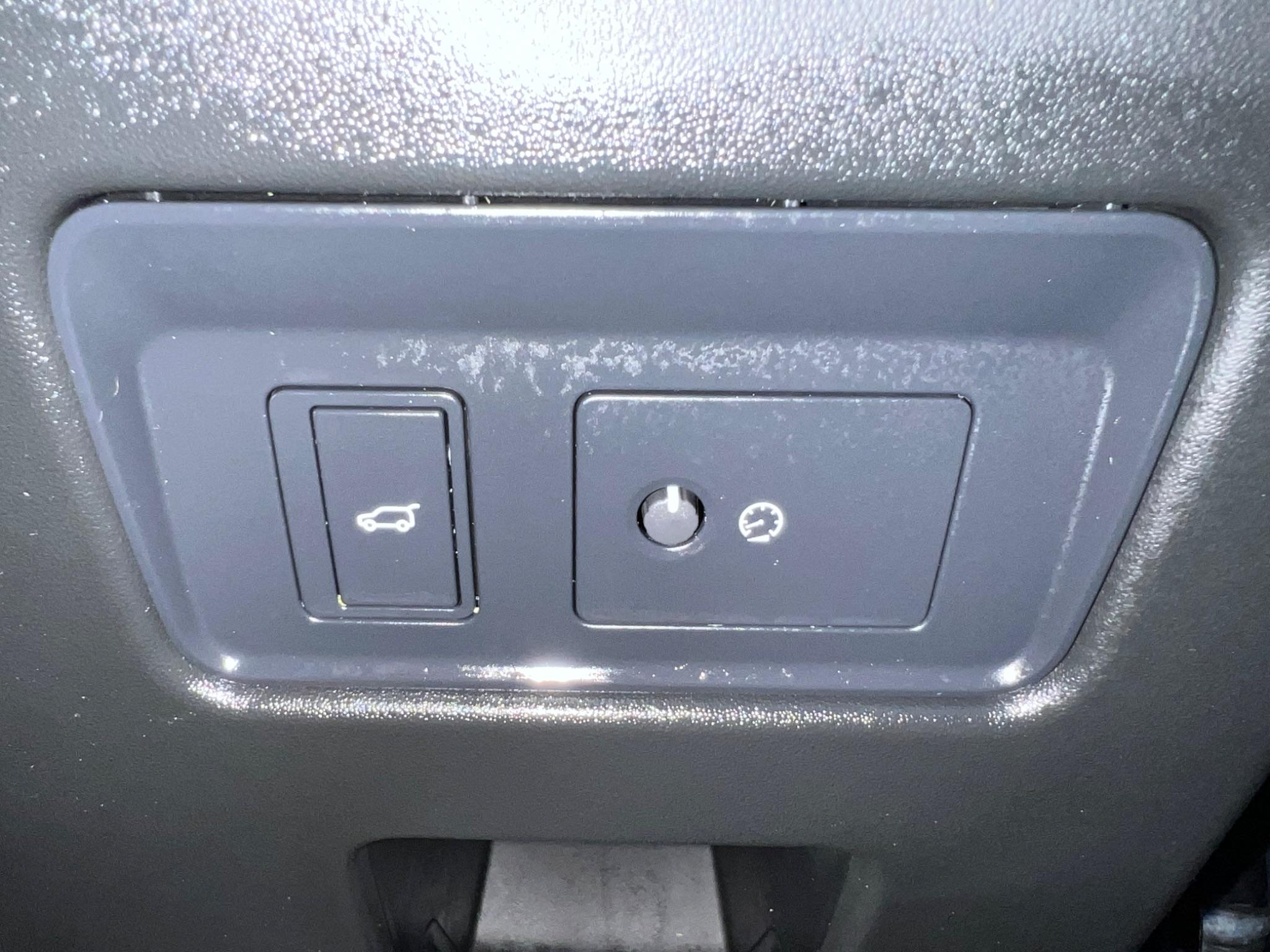 Land Rover Discovery view 30