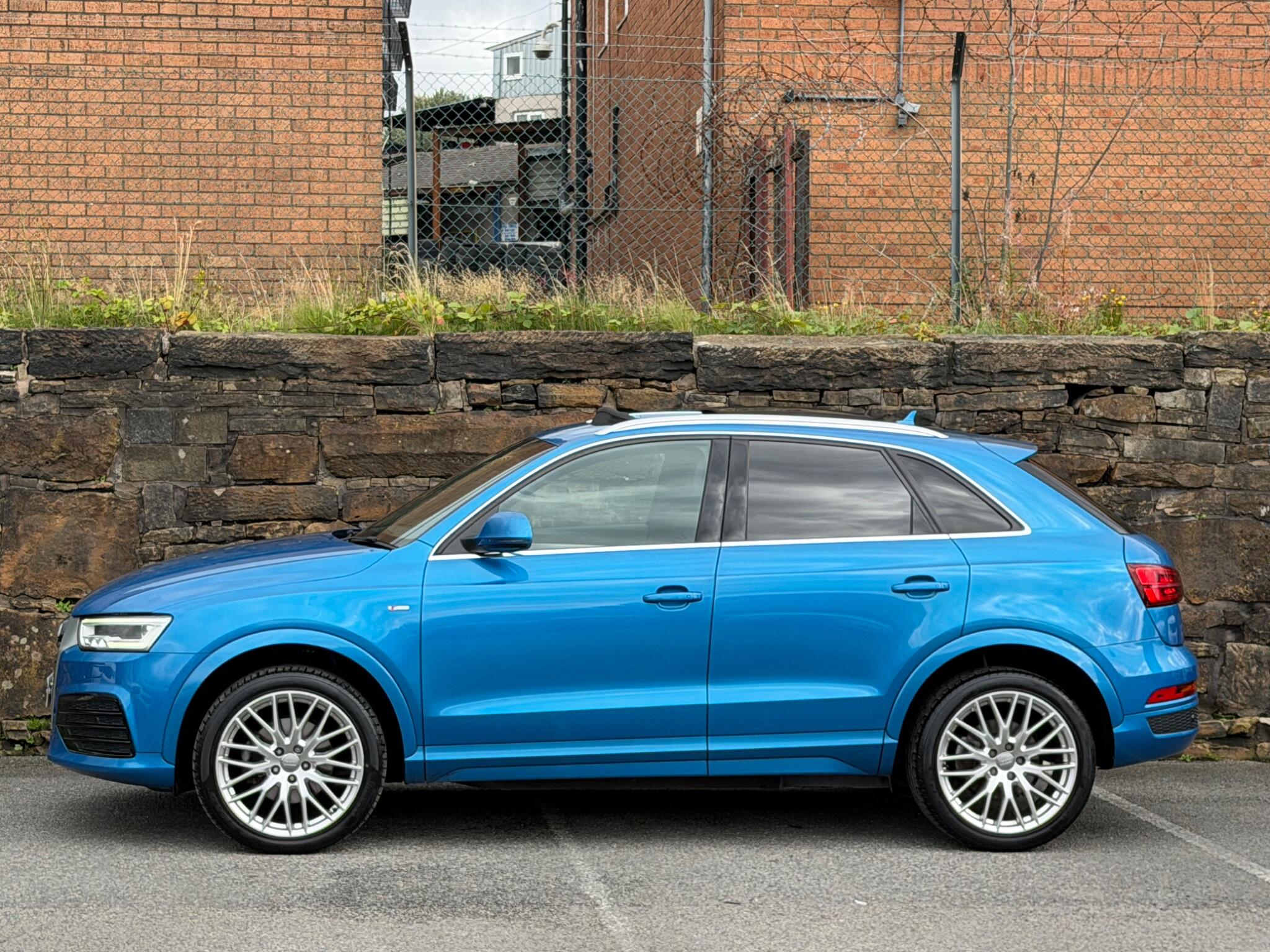 Audi Q3 view 4