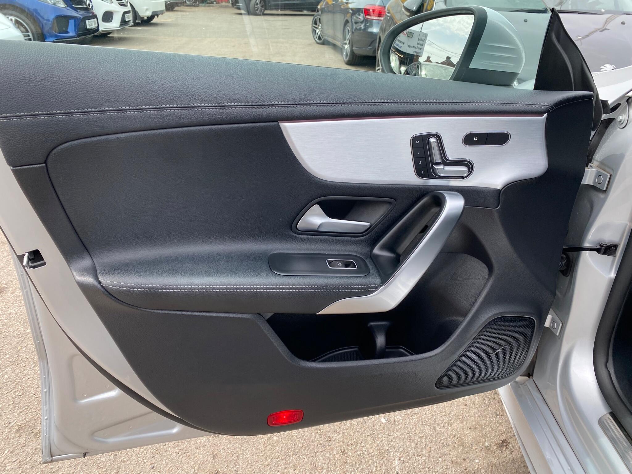 Mercedes-Benz Cla view 37