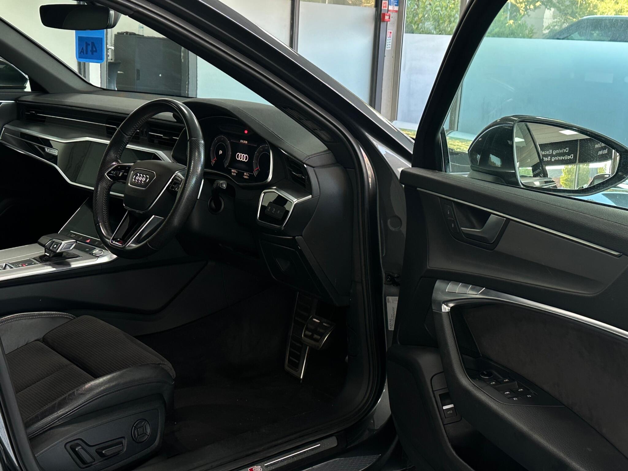 Audi A6 Avant view 22