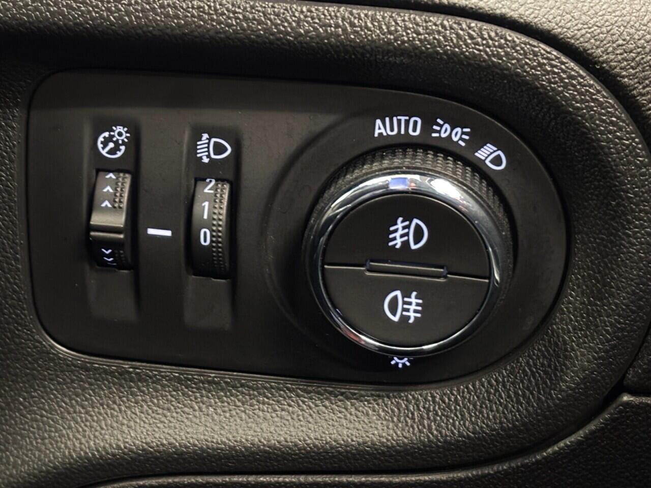 Vauxhall Grandland X view 41