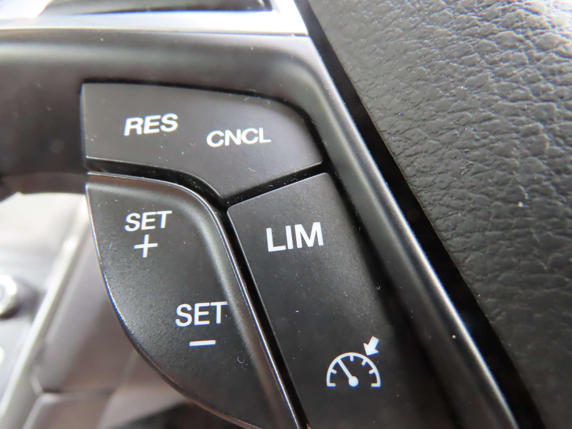 Ford Mondeo view 13