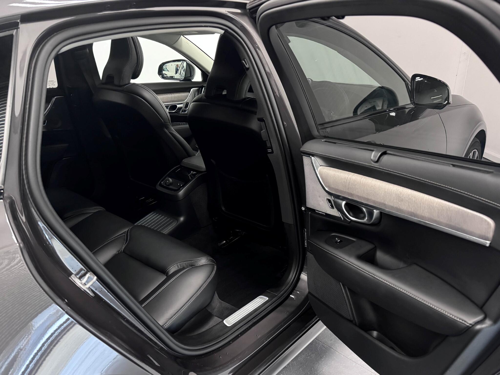 Volvo S90 view 29