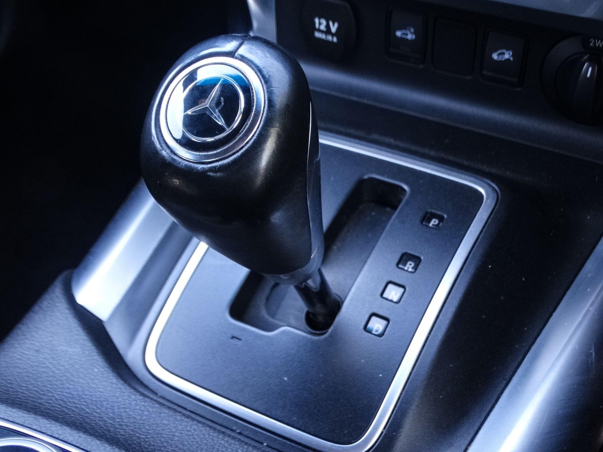 Mercedes-Benz X Class view 27