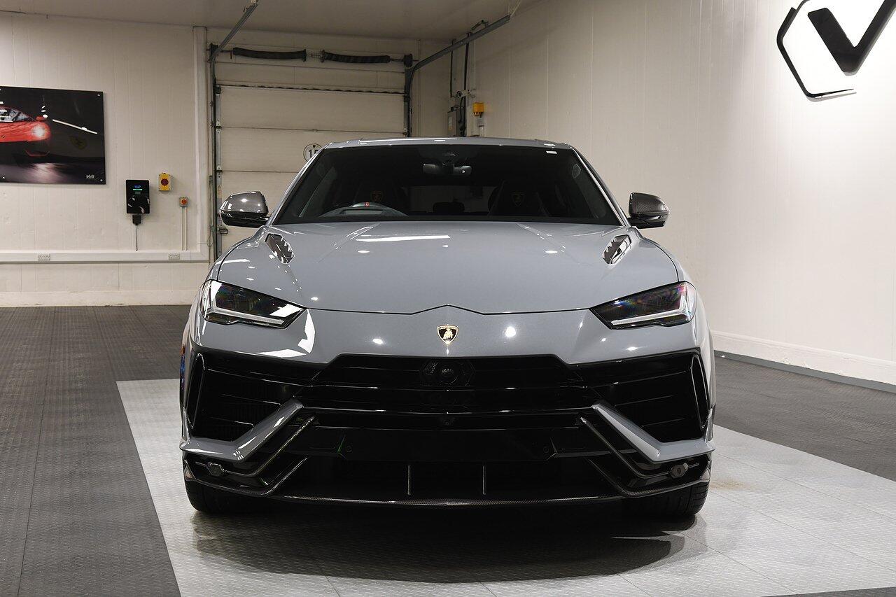 Lamborghini Urus view 35