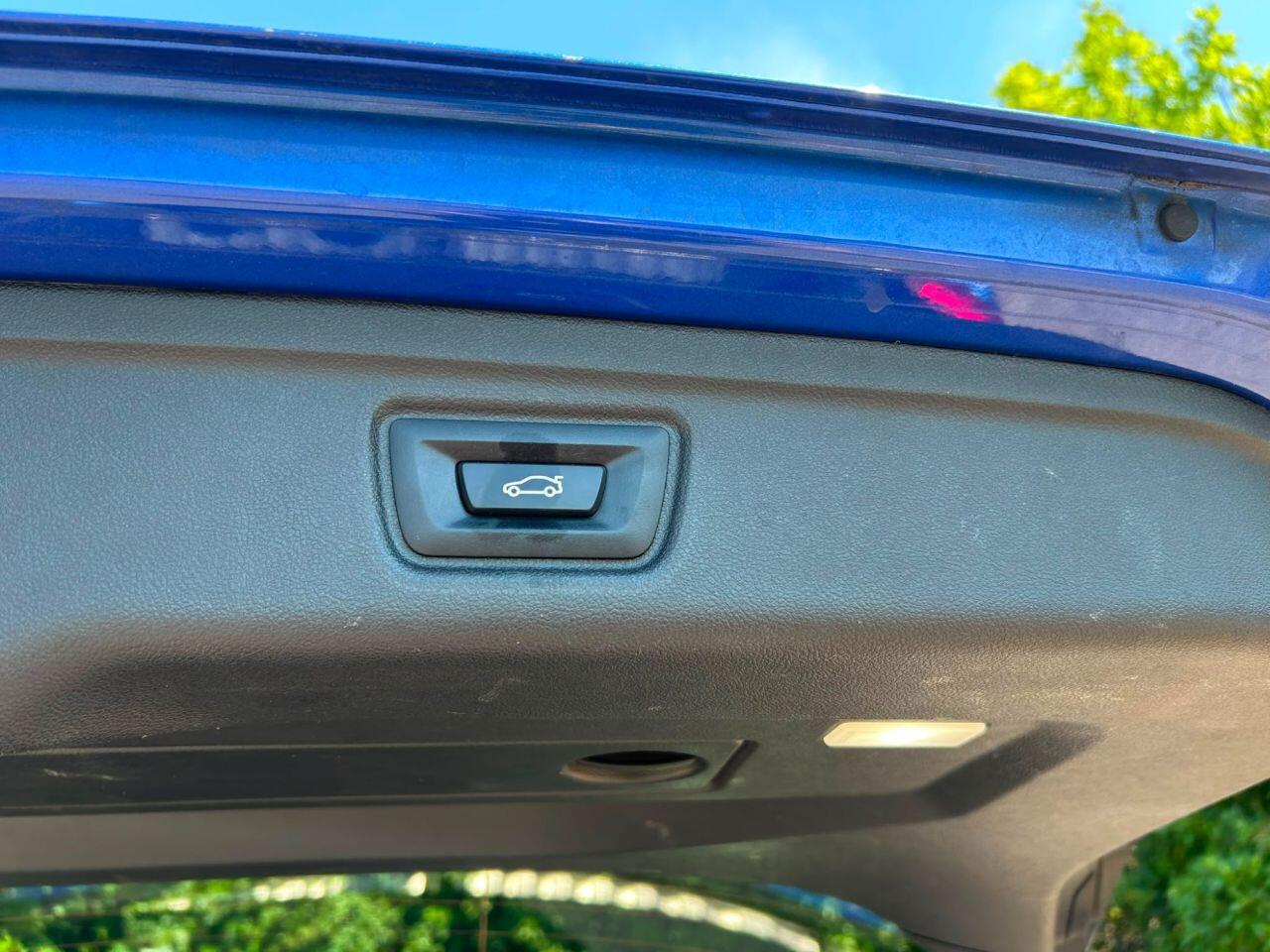 BMW 3 Series view 30