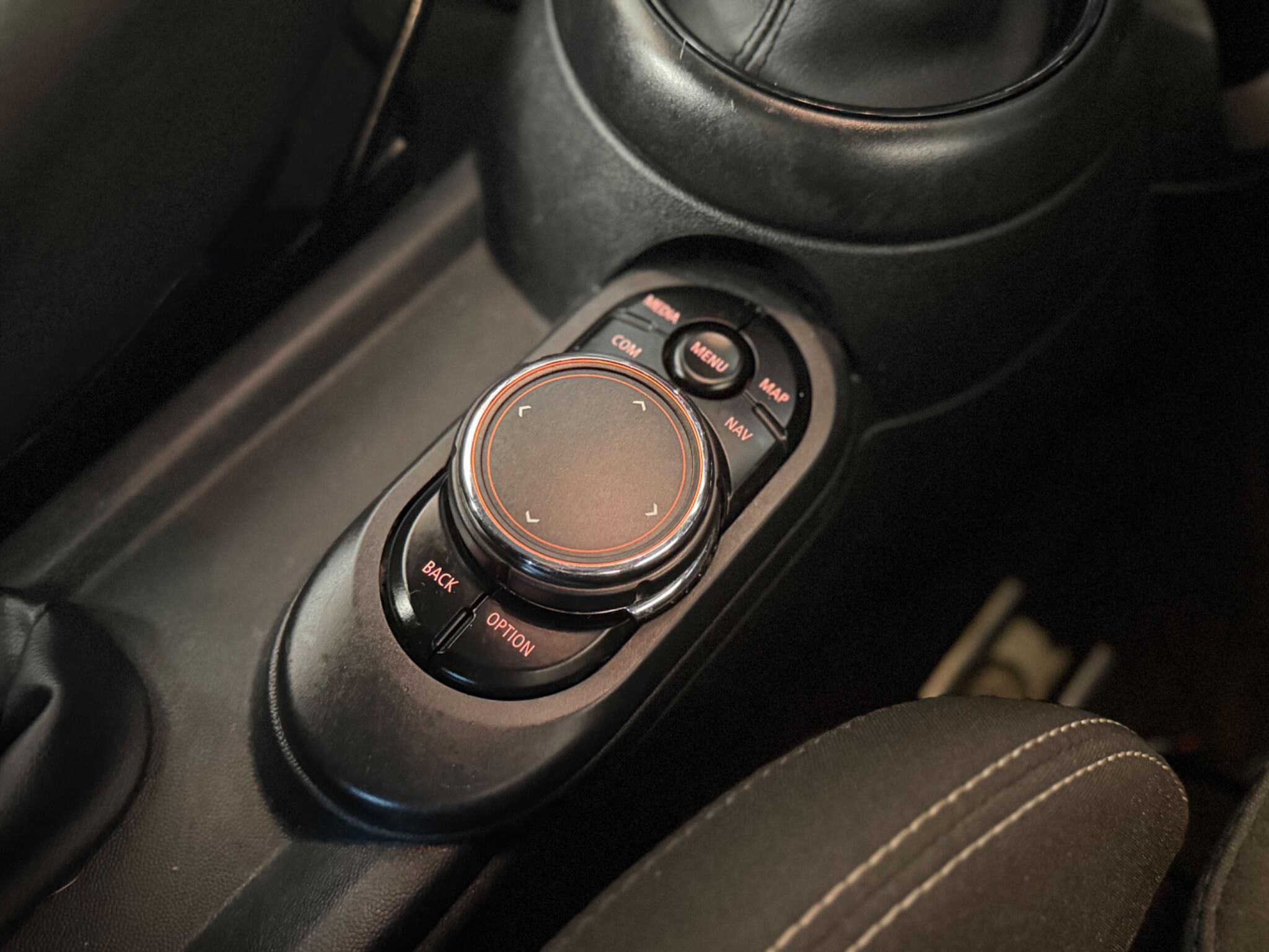 Mini Hatch view 28