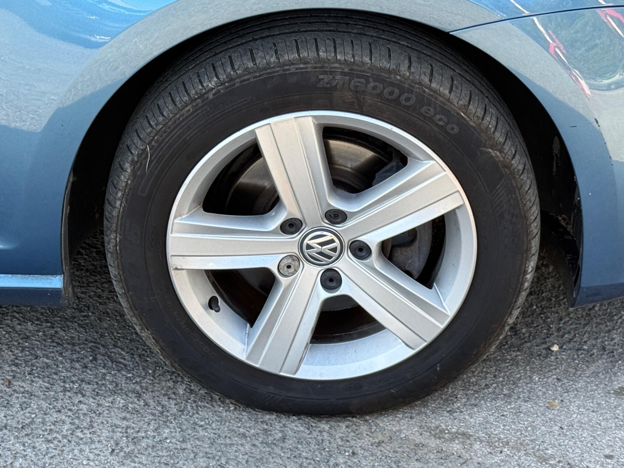 Volkswagen Golf - Image 22