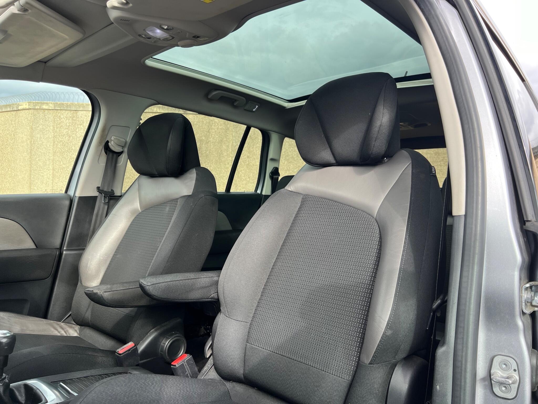 Citroen Grand C4 Picasso view 43