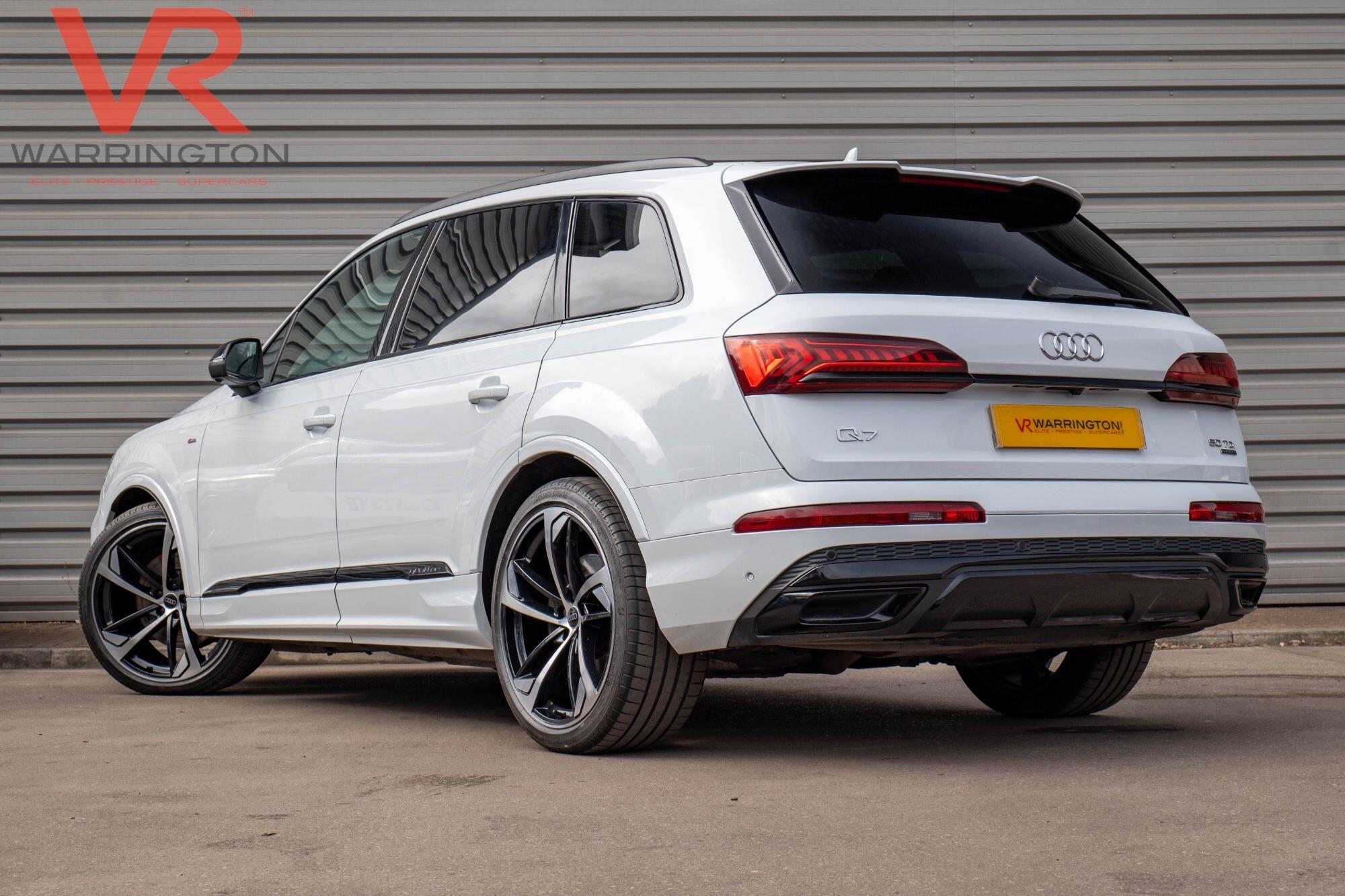 Audi Q7 view 14