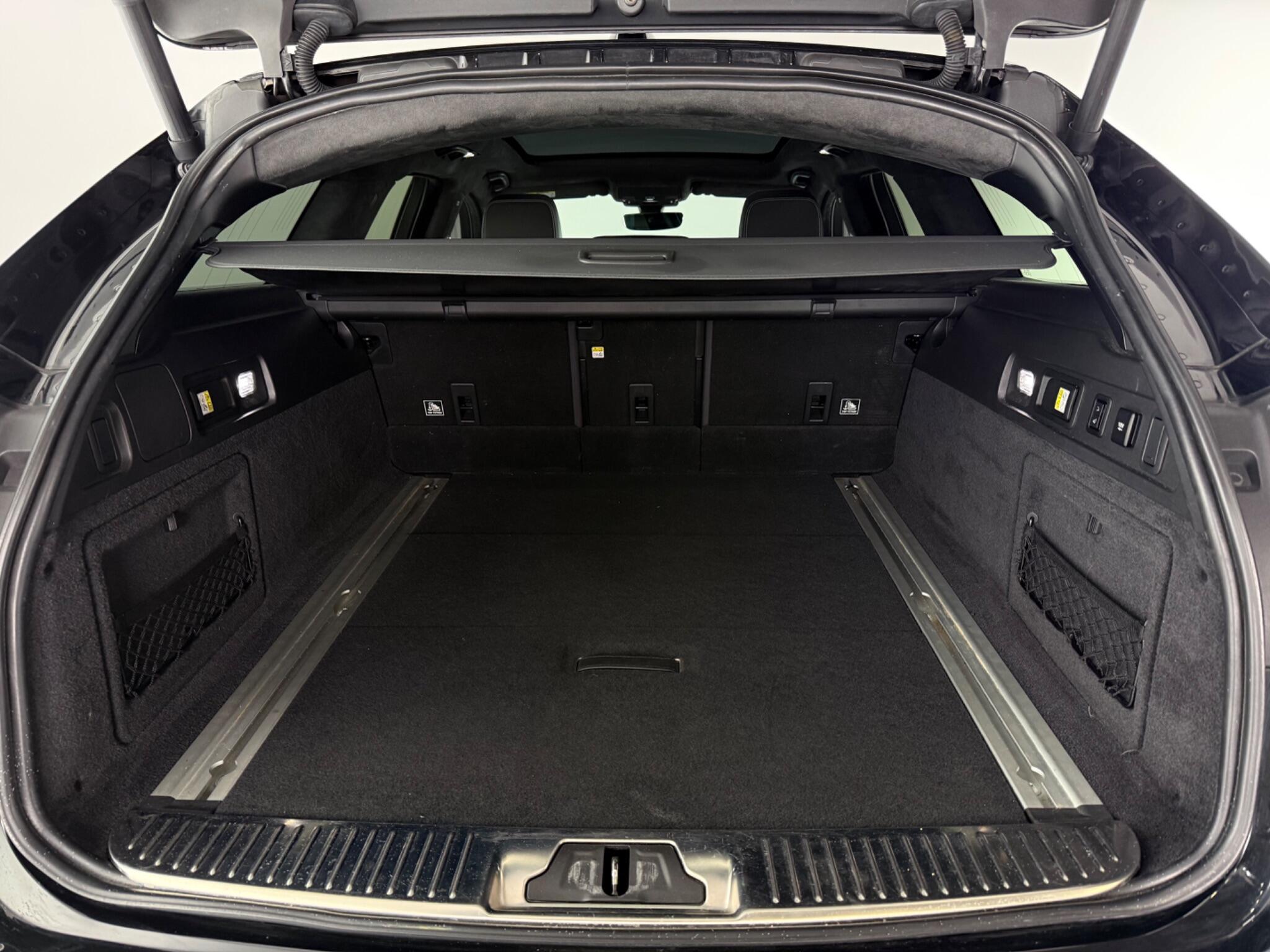 Jaguar XF view 11