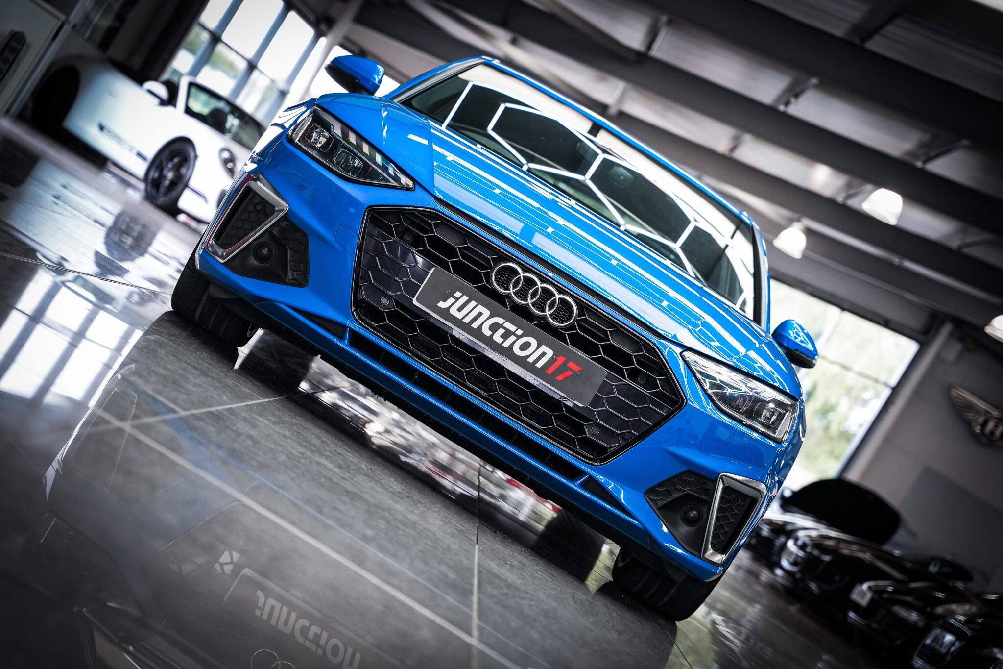 Audi A4 view 4