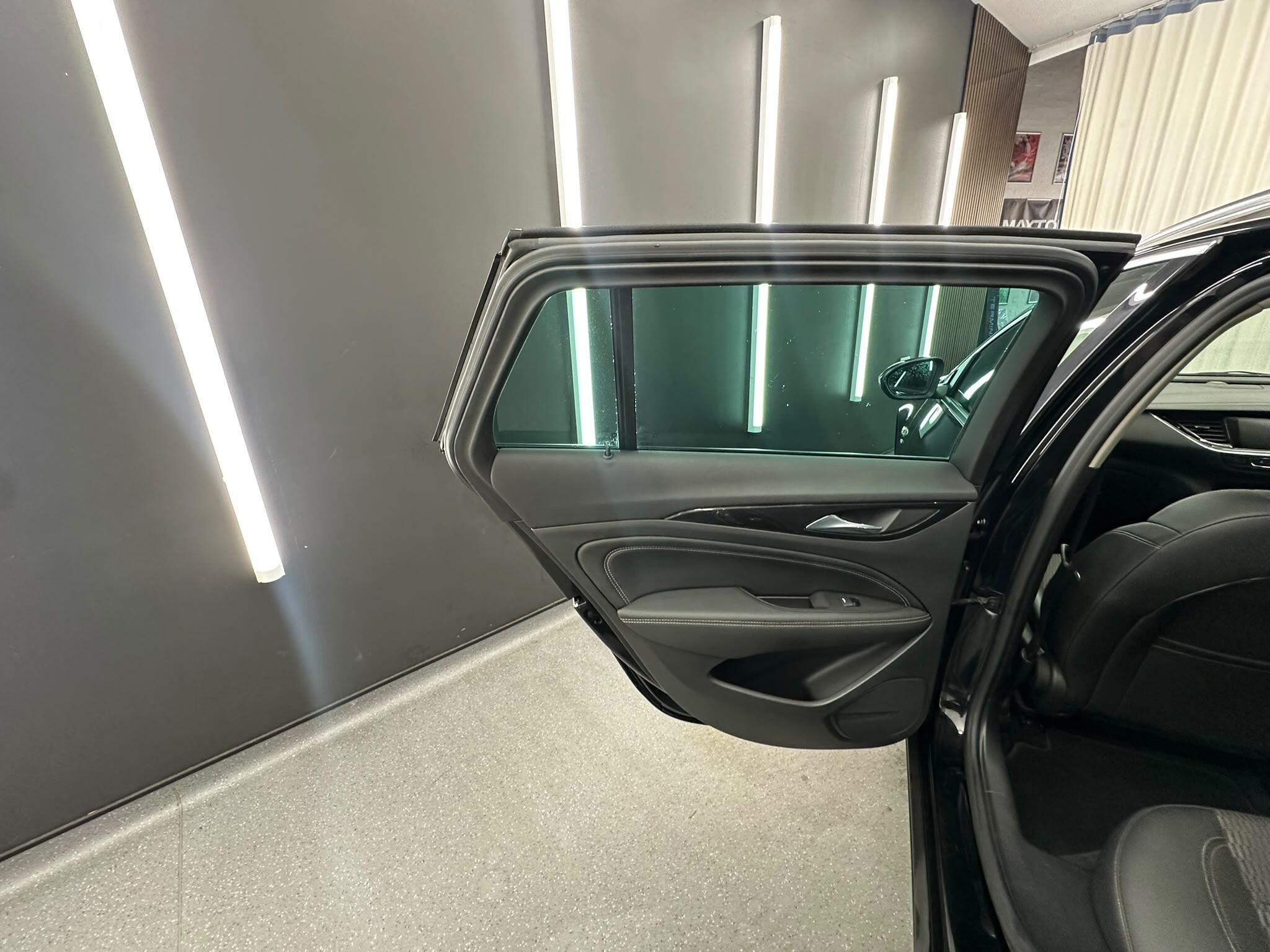 Vauxhall Insignia view 18