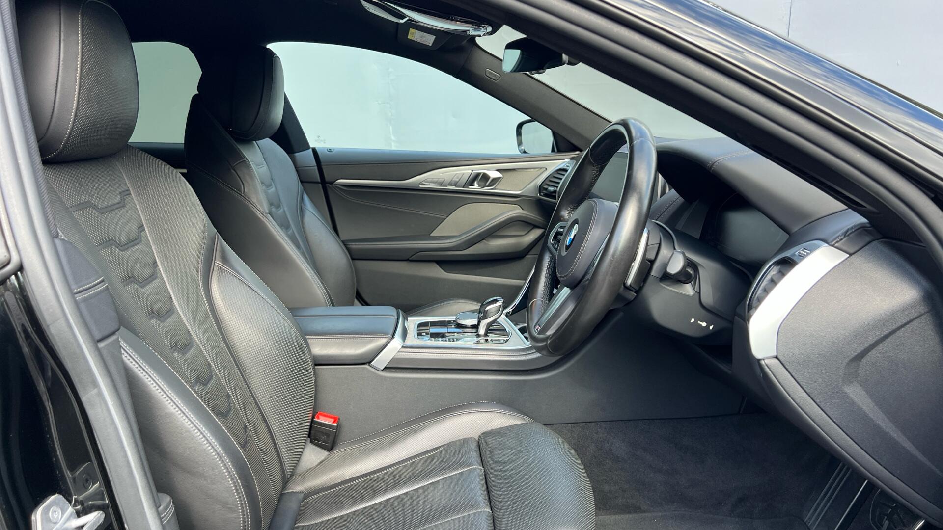 BMW 8 Series view 11