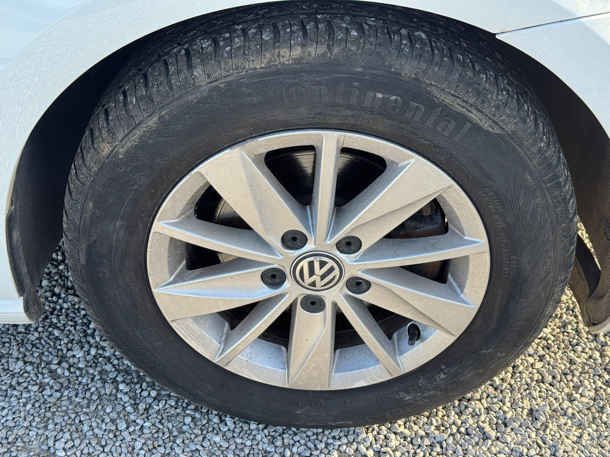 2014 Volkswagen Golf image 24