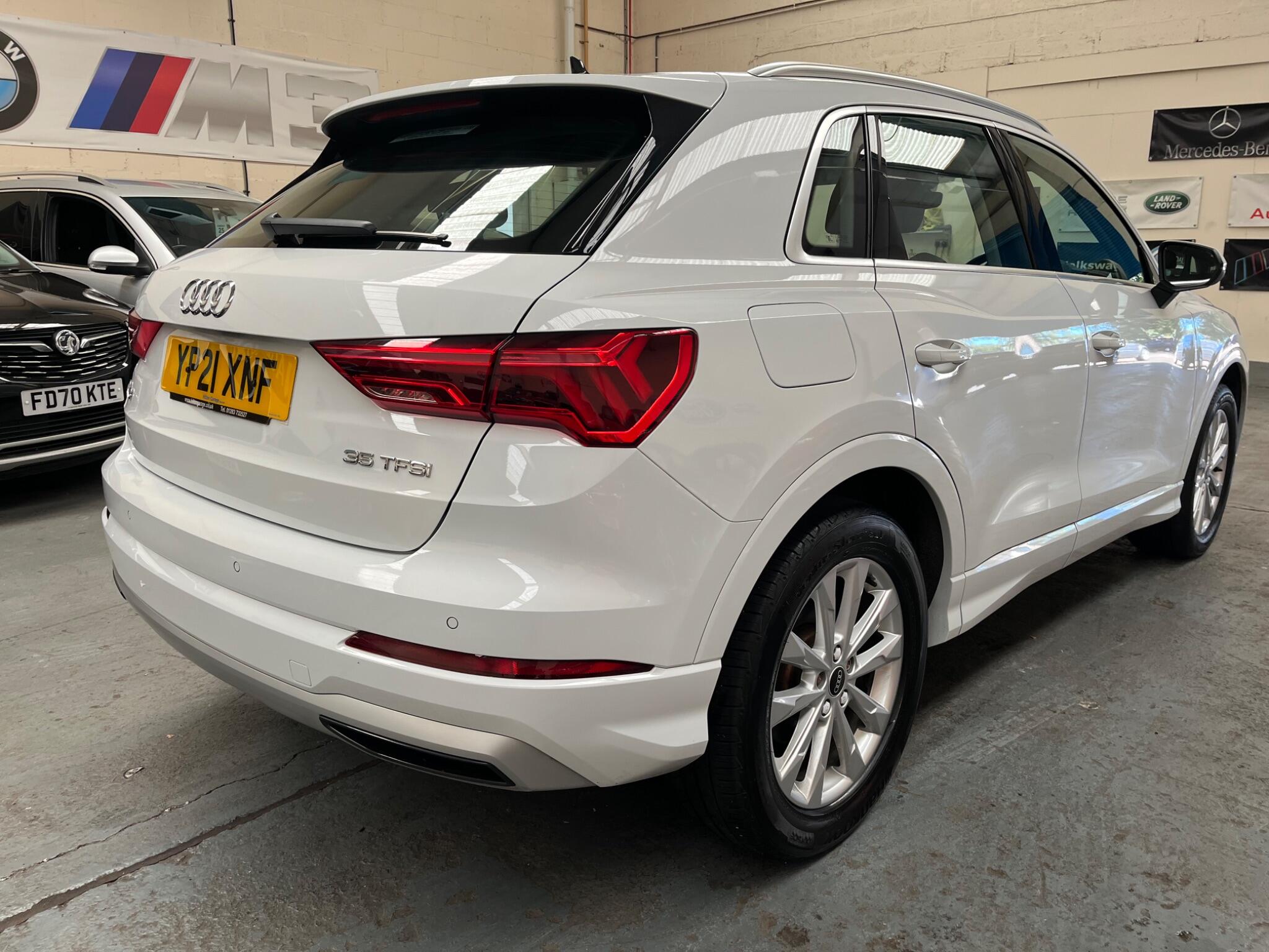 Audi Q3 view 9
