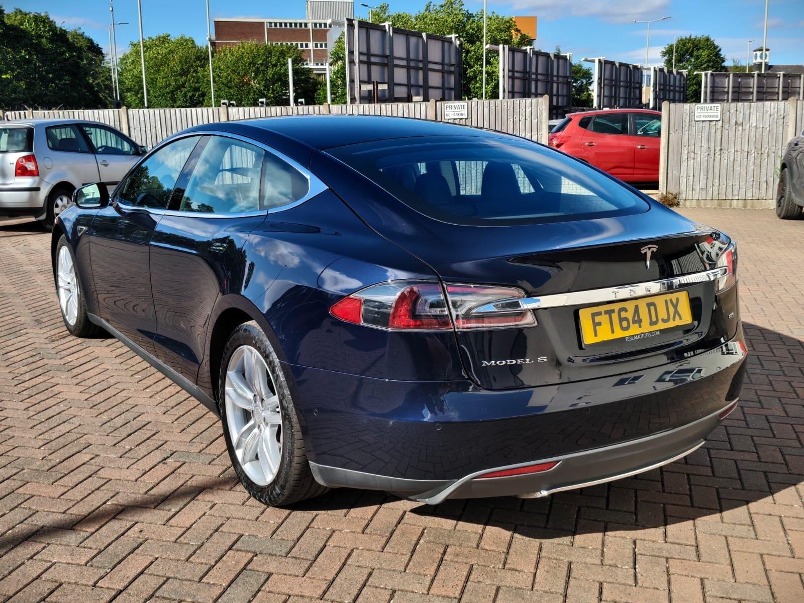 Tesla Model S view 9
