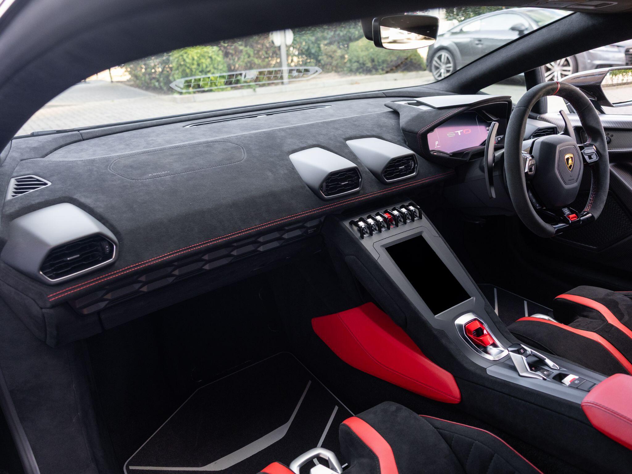 Lamborghini Huracan view 30