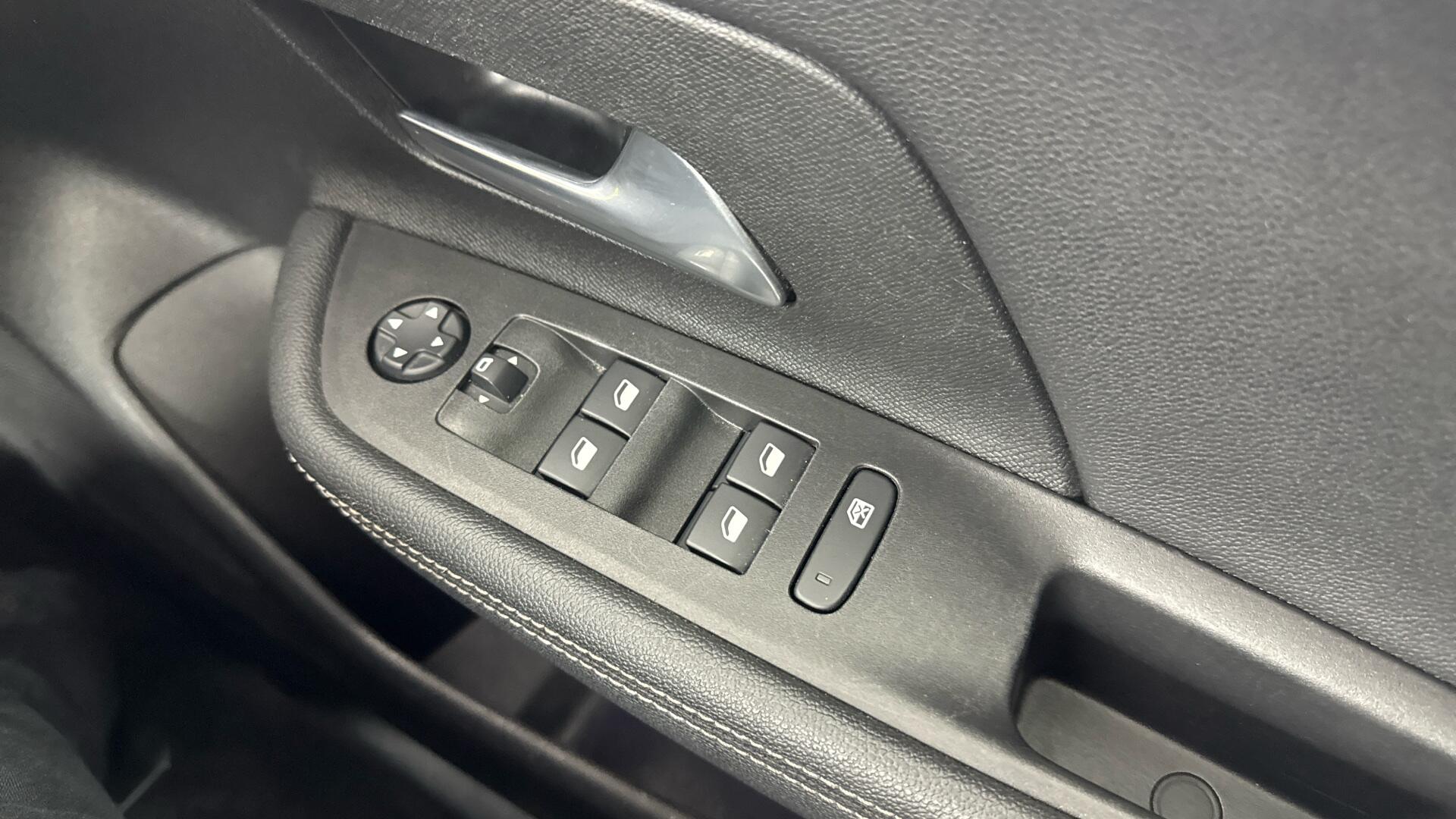 Vauxhall Mokka view 37