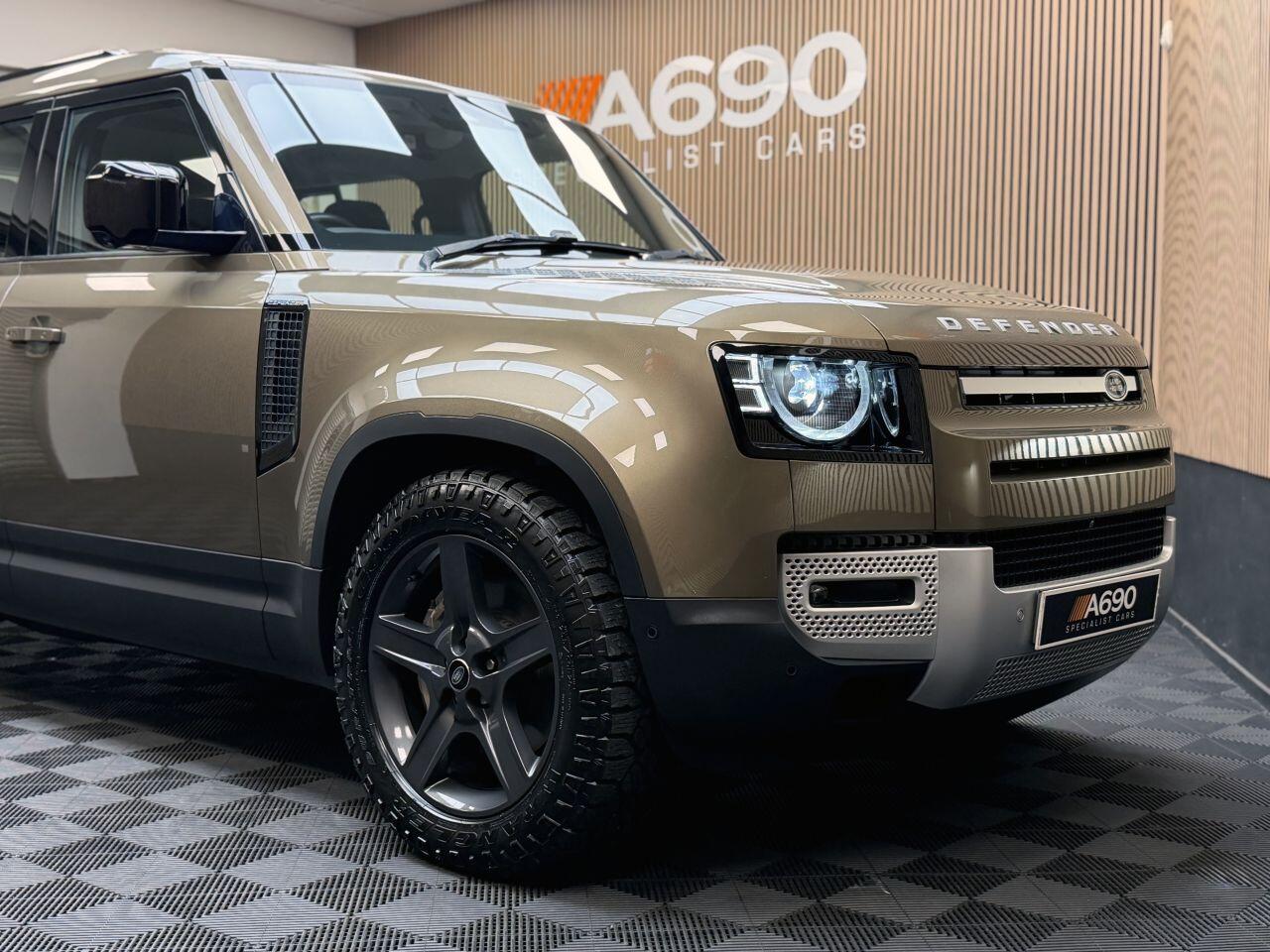 Land Rover Defender 110 view 10