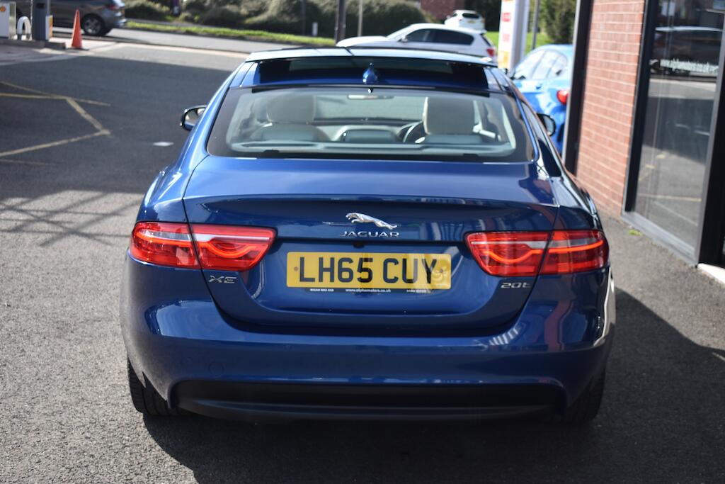 Jaguar Xe view 8