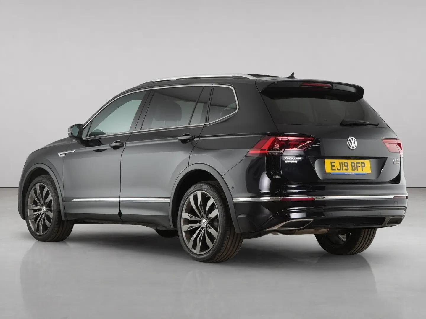 Volkswagen Tiguan Allspace view 9