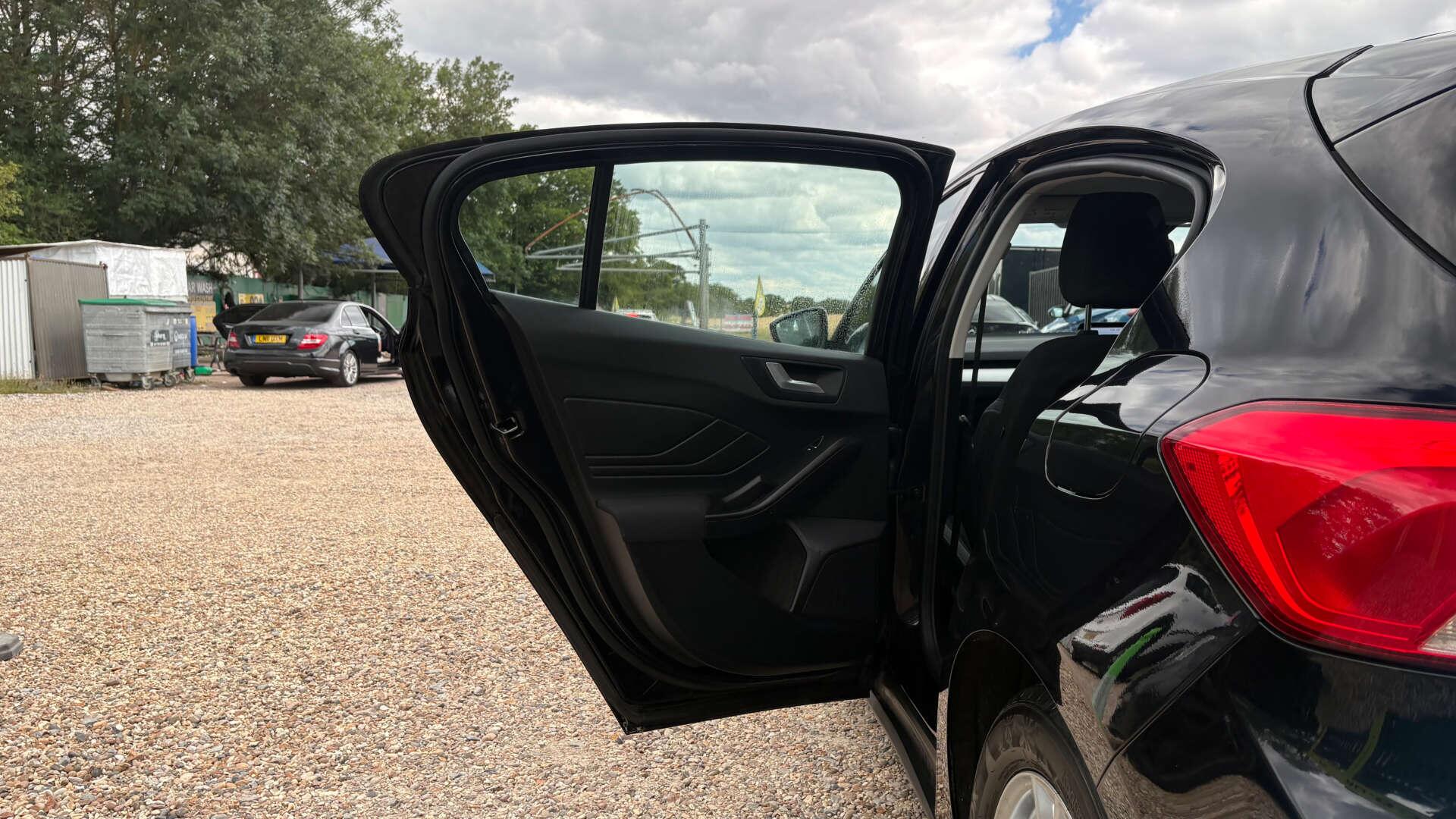 Ford Focus view 39