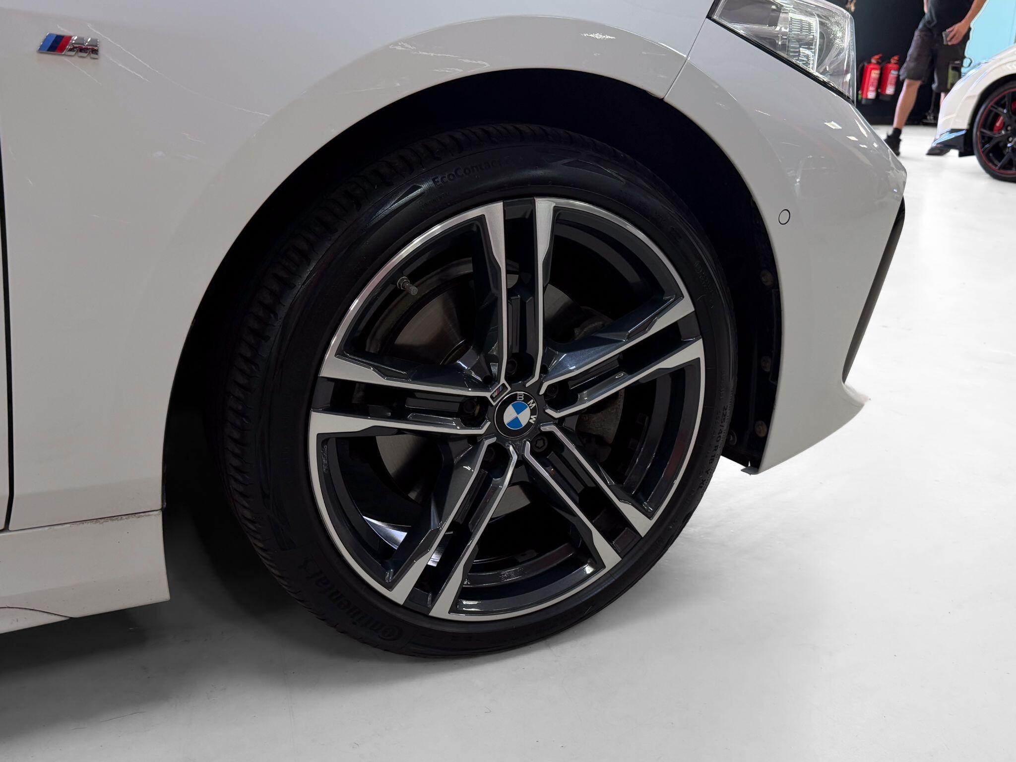 BMW 1 Series view 40