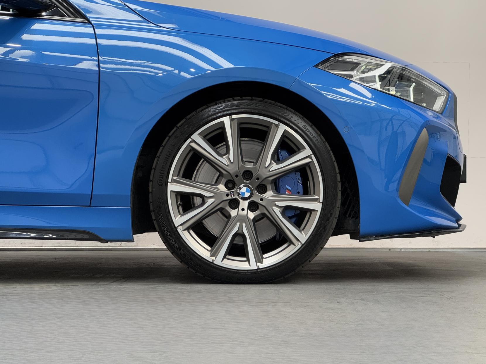BMW 1 Series view 19