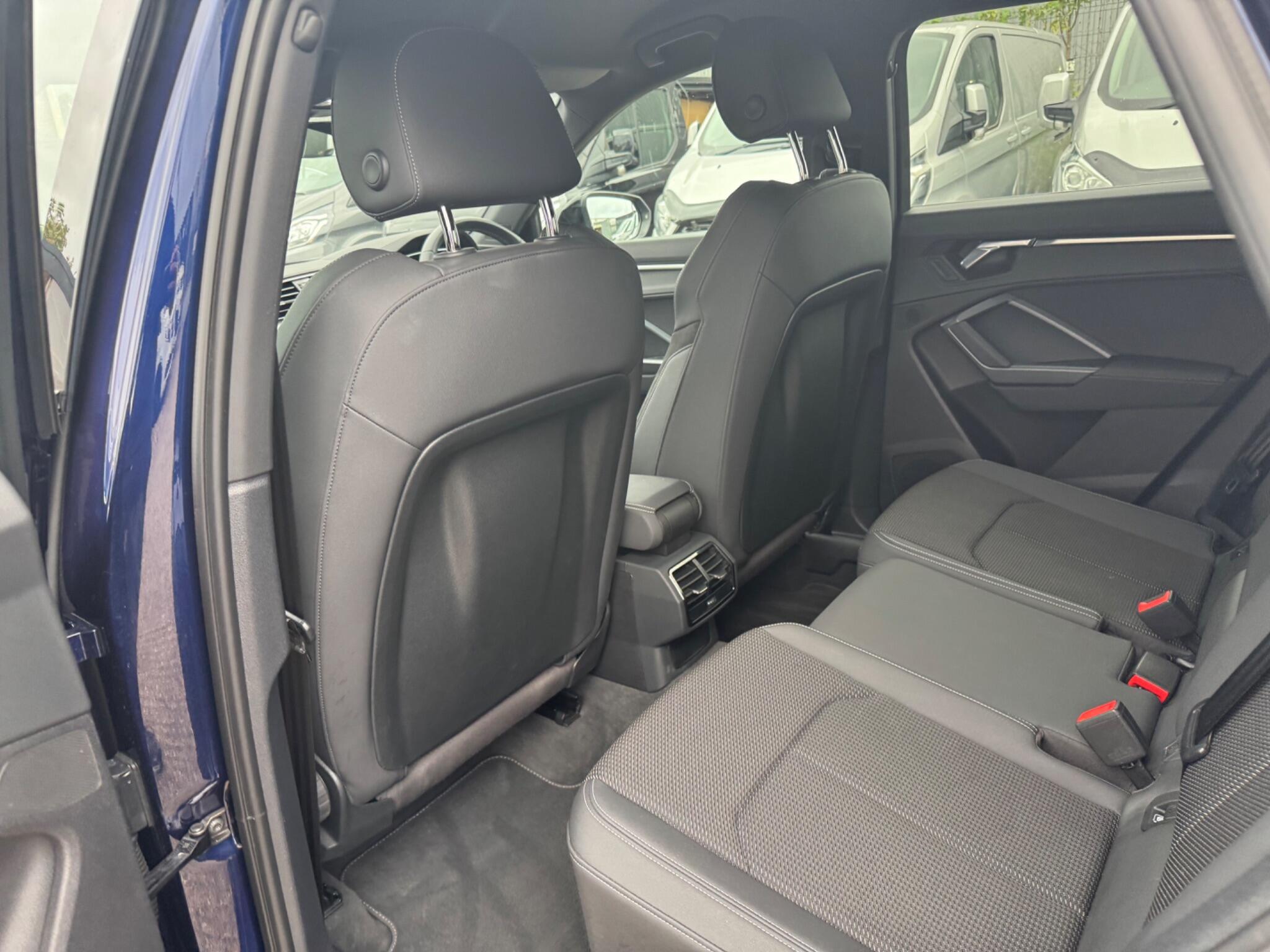 Audi Q3 view 21