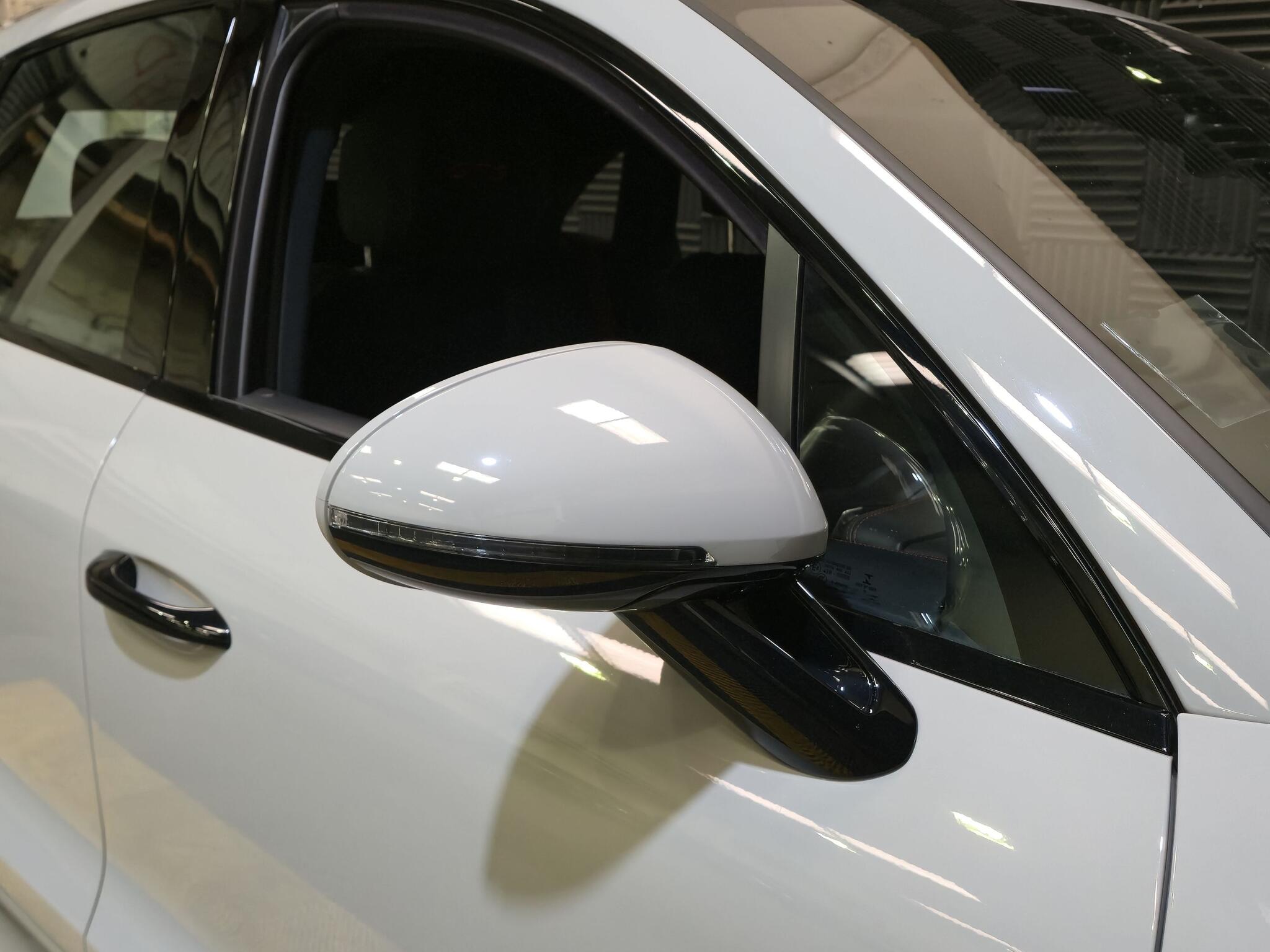 Porsche Macan view 29