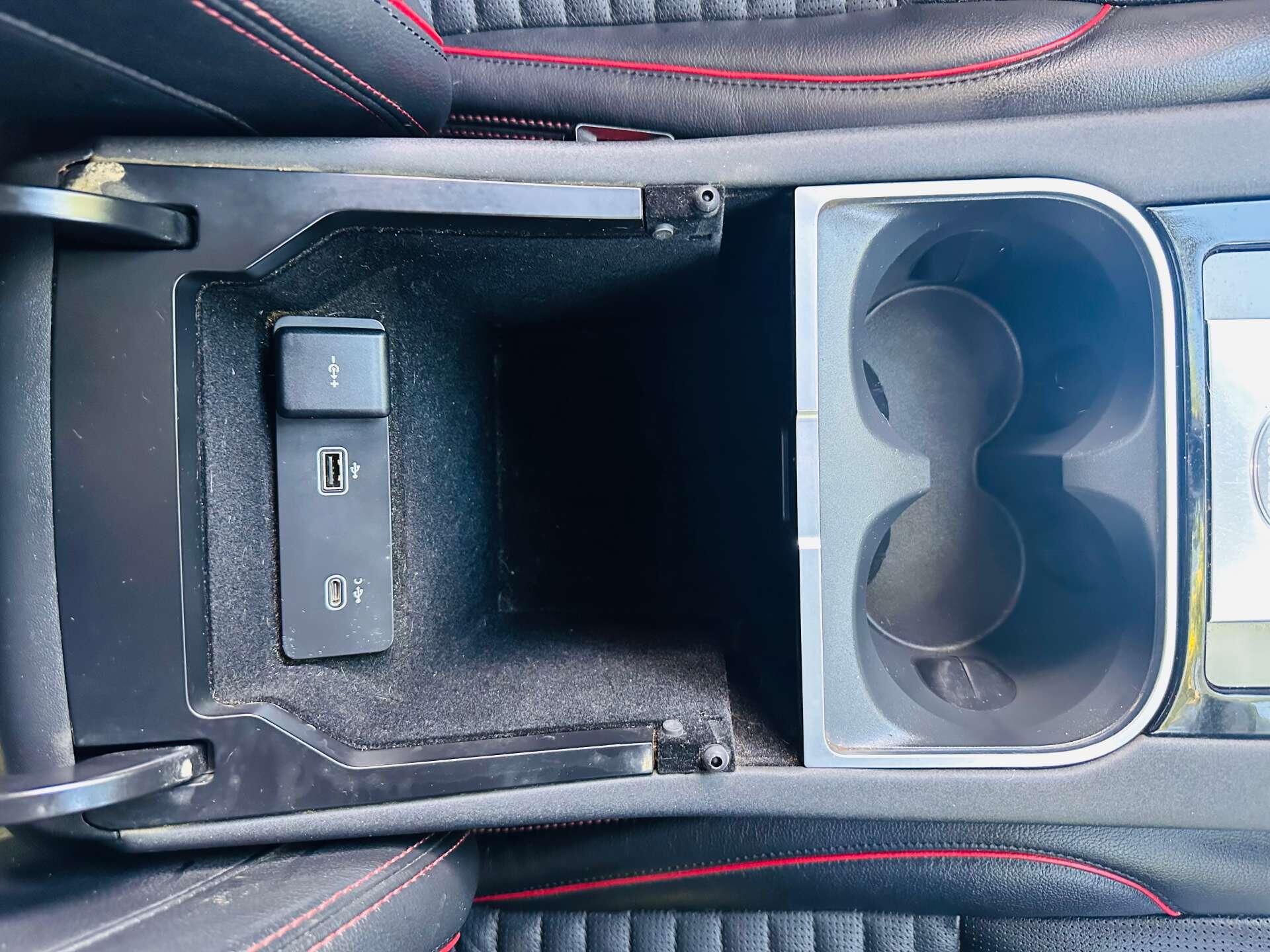 Land Rover Discovery Sport view 18