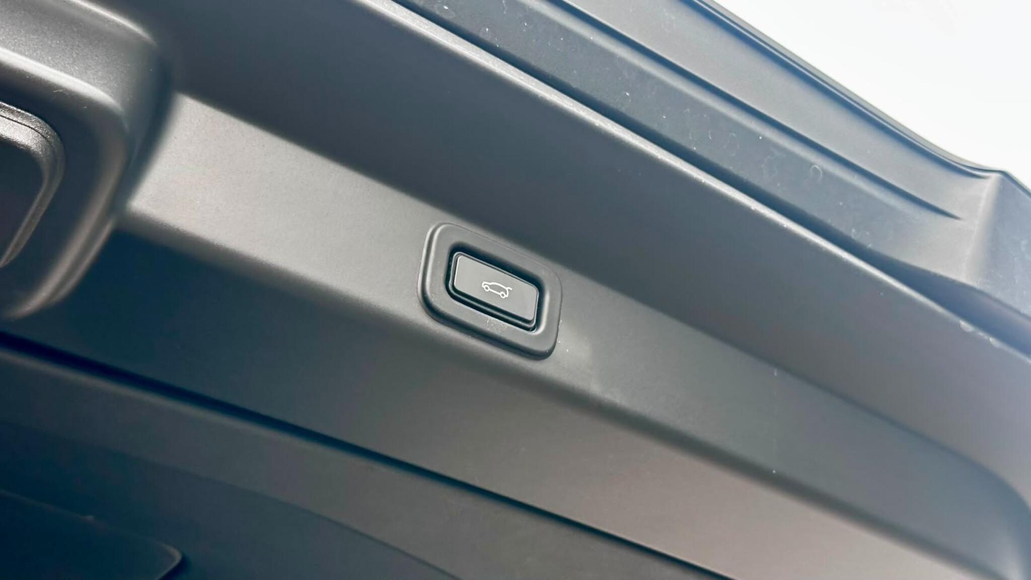 Land Rover Range Rover view 24
