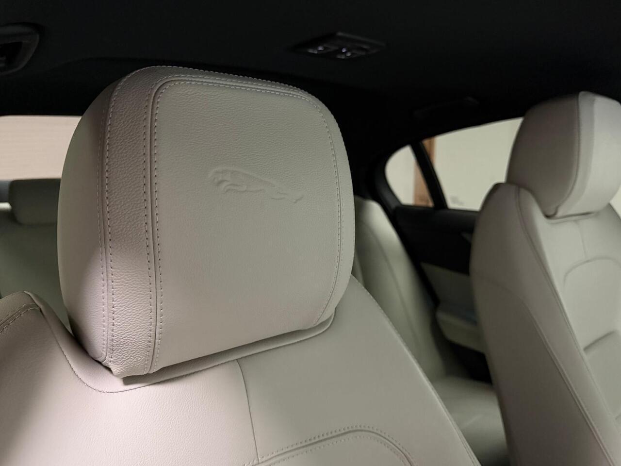 Jaguar Xe view 24