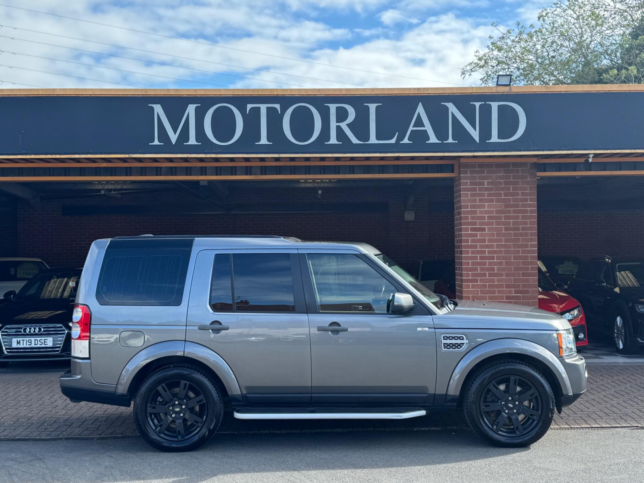 Land Rover Discovery 4 view 4