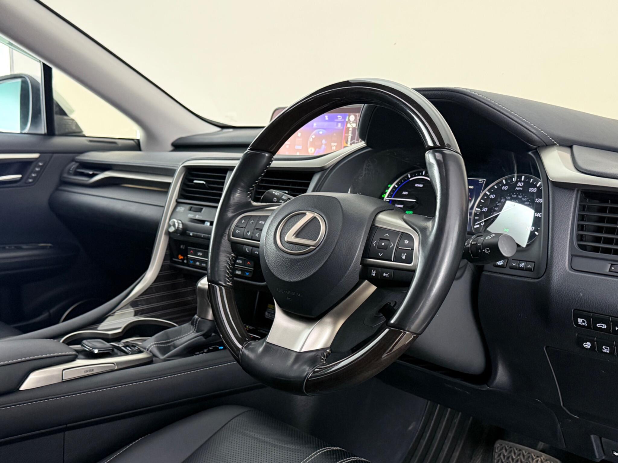 Lexus RX view 3