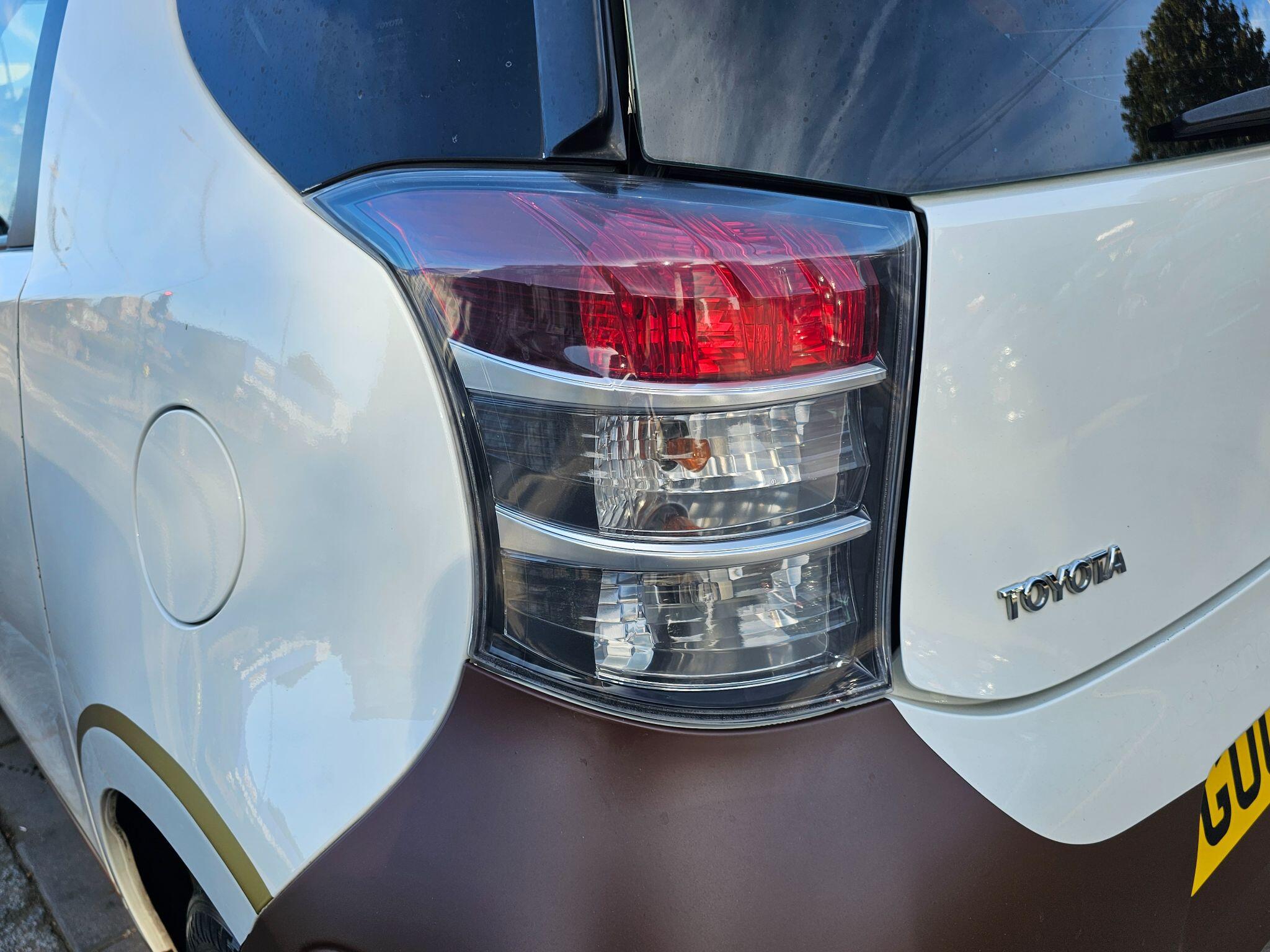 Toyota Iq view 9