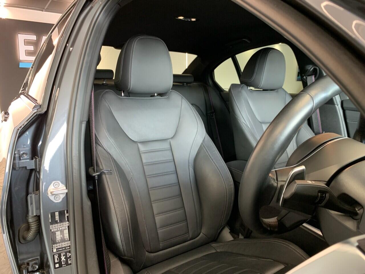 BMW 3 Series view 22