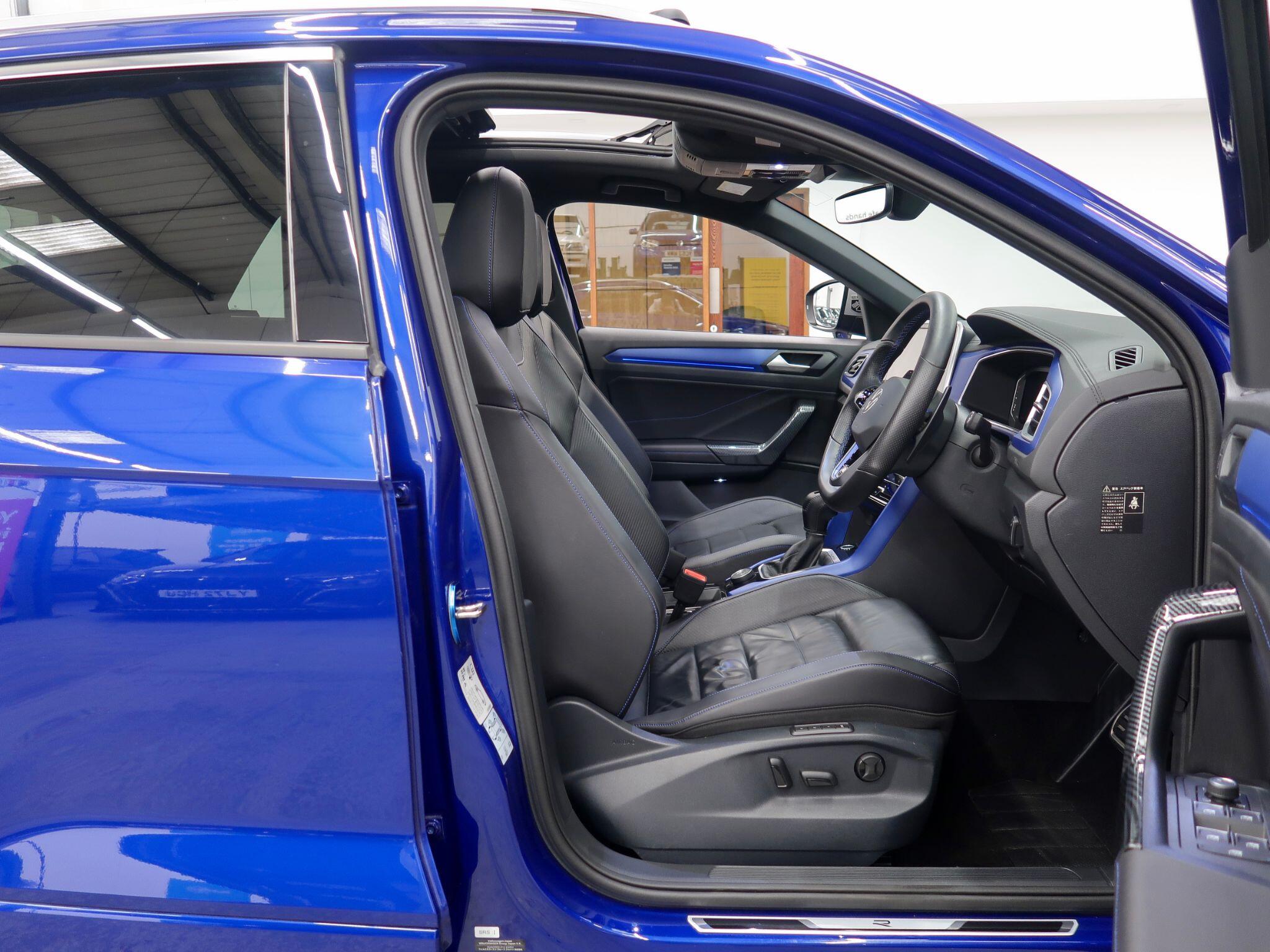 Volkswagen T-Roc view 10