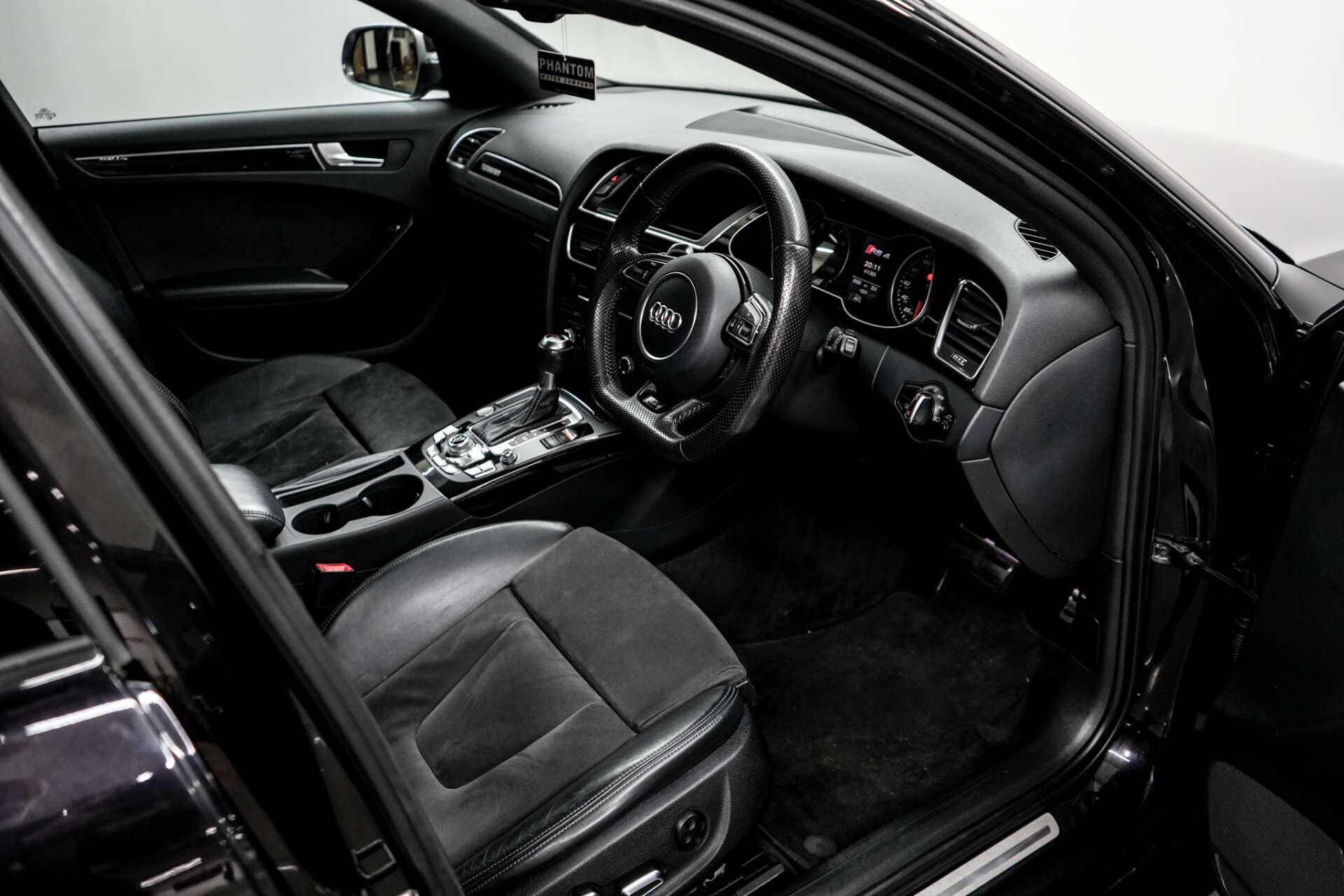Audi RS4 view 14