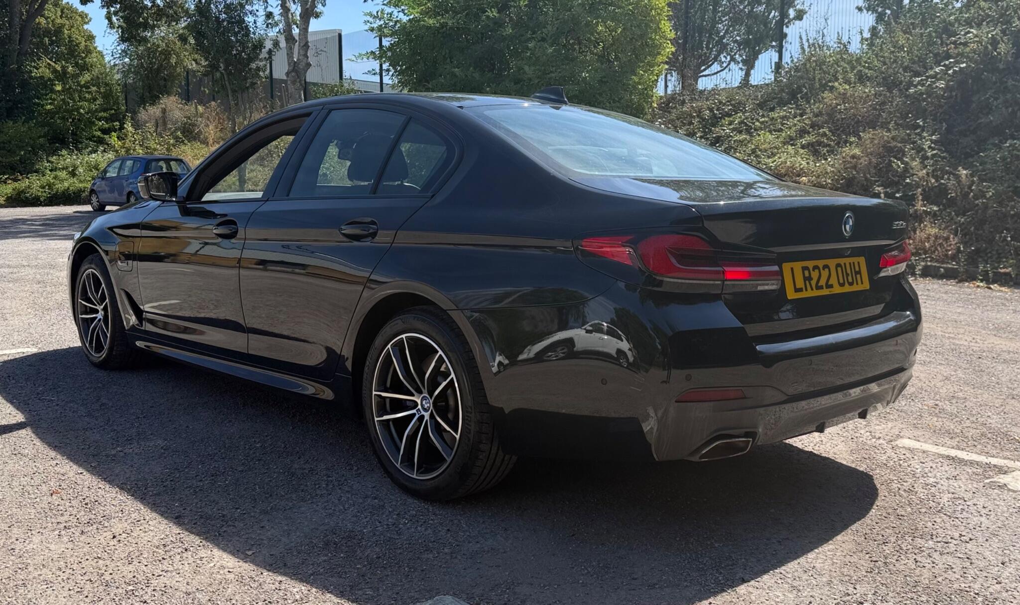 BMW 5 Series view 4