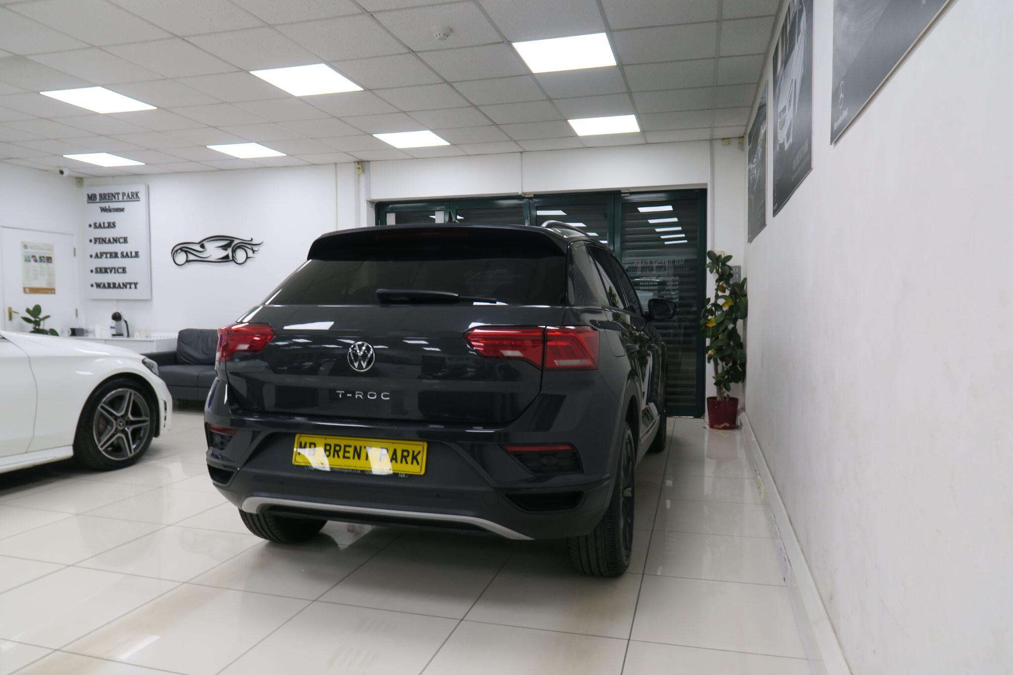 Volkswagen T-Roc view 7